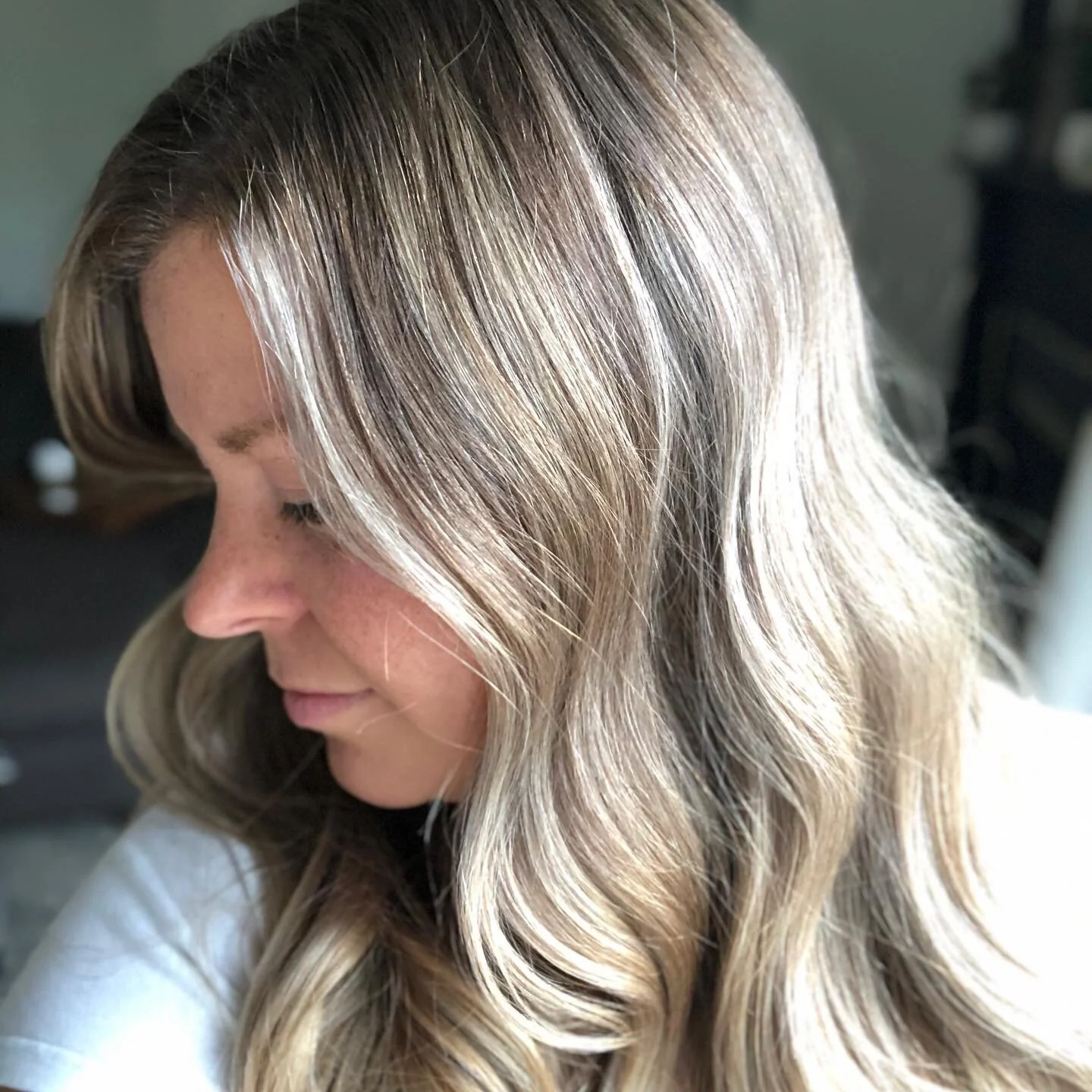 Finally got back to the salon to get my hair touched up and cut and I love it!!! @hair.by.jessa always does such an amazing job, but more than that it&rsquo;s like spending the day with an old friend 💕 

The photos taken in my den are the next day a