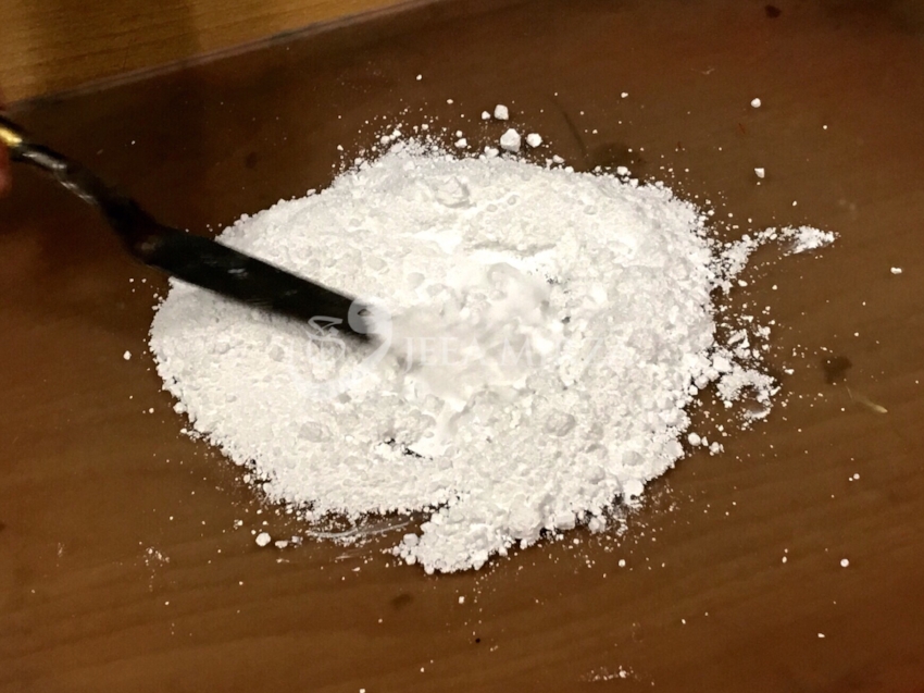folding the gum into the pigment