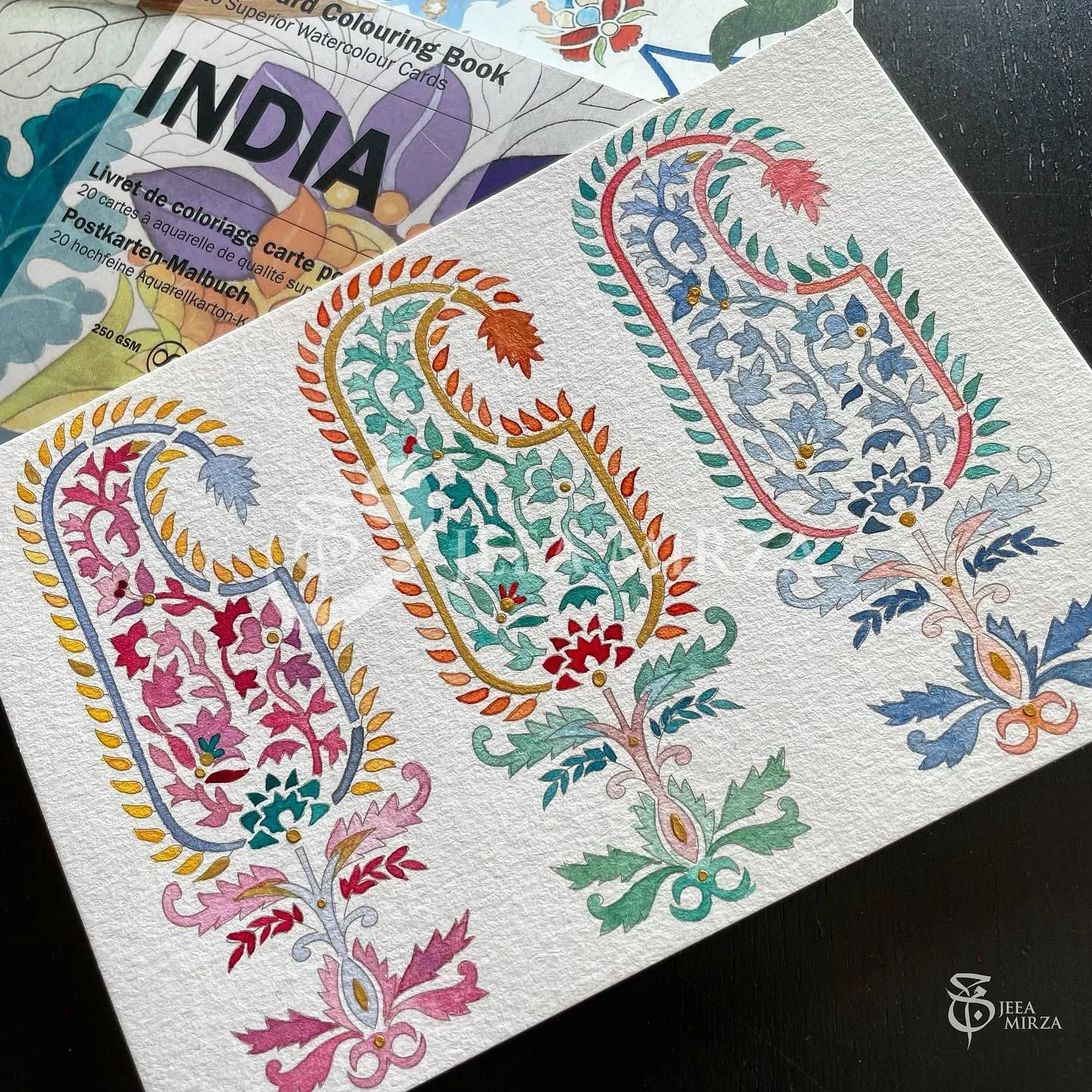 For everyone who has asked - here is a pic of the finished postcard I was painting yesterday. I had so much fun painting this and trying out multiple colour groupings. 💛

Based on the poll in my stories the green was the most popular, closely follow