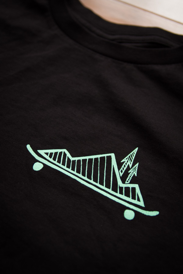 There are still a few shirts left for sale at the Mahfia shop. Click here to get yours!