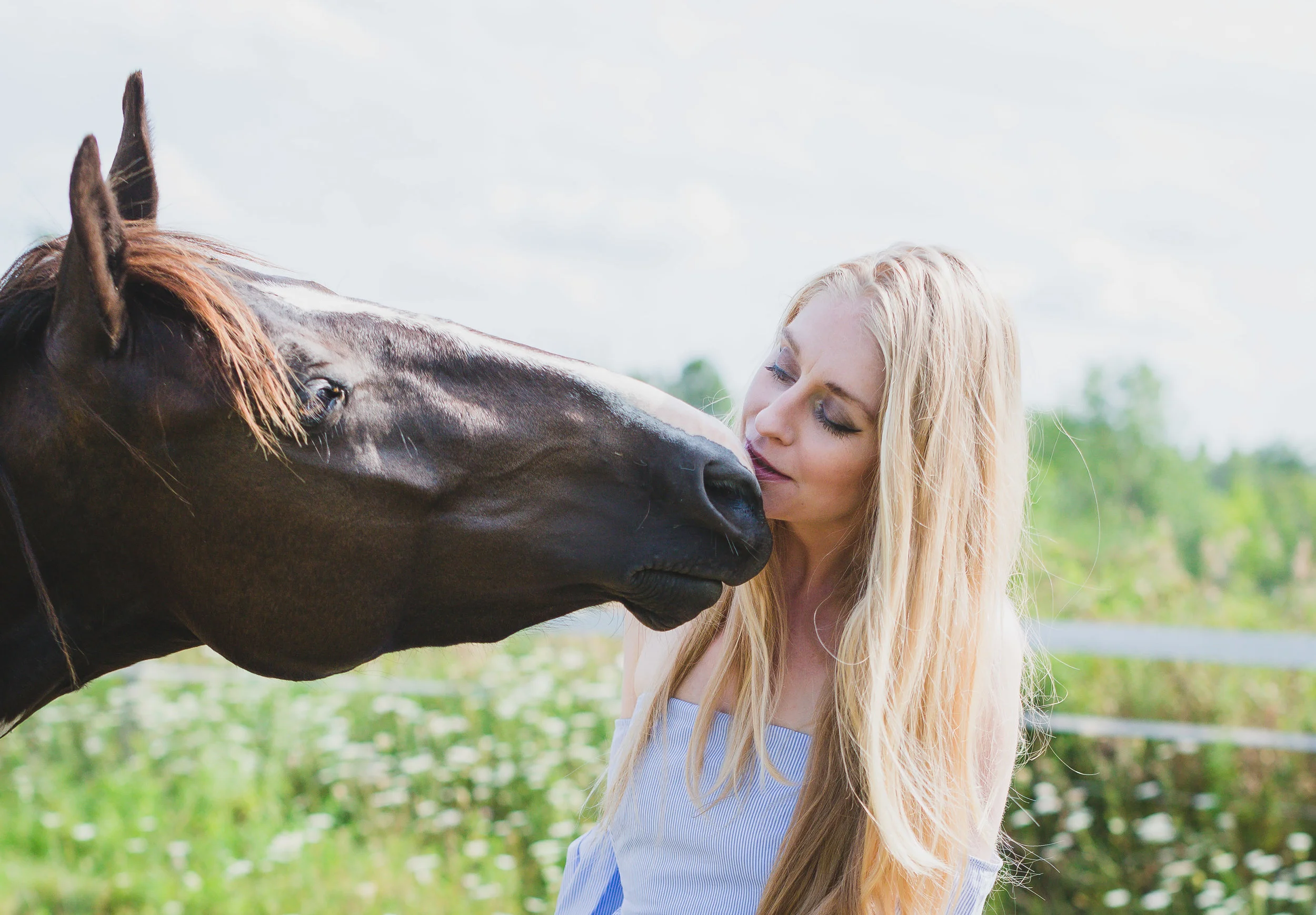 Shelly Burton, energy medicine woman, enjoying an intimate healing kiss from Pippy the horse.