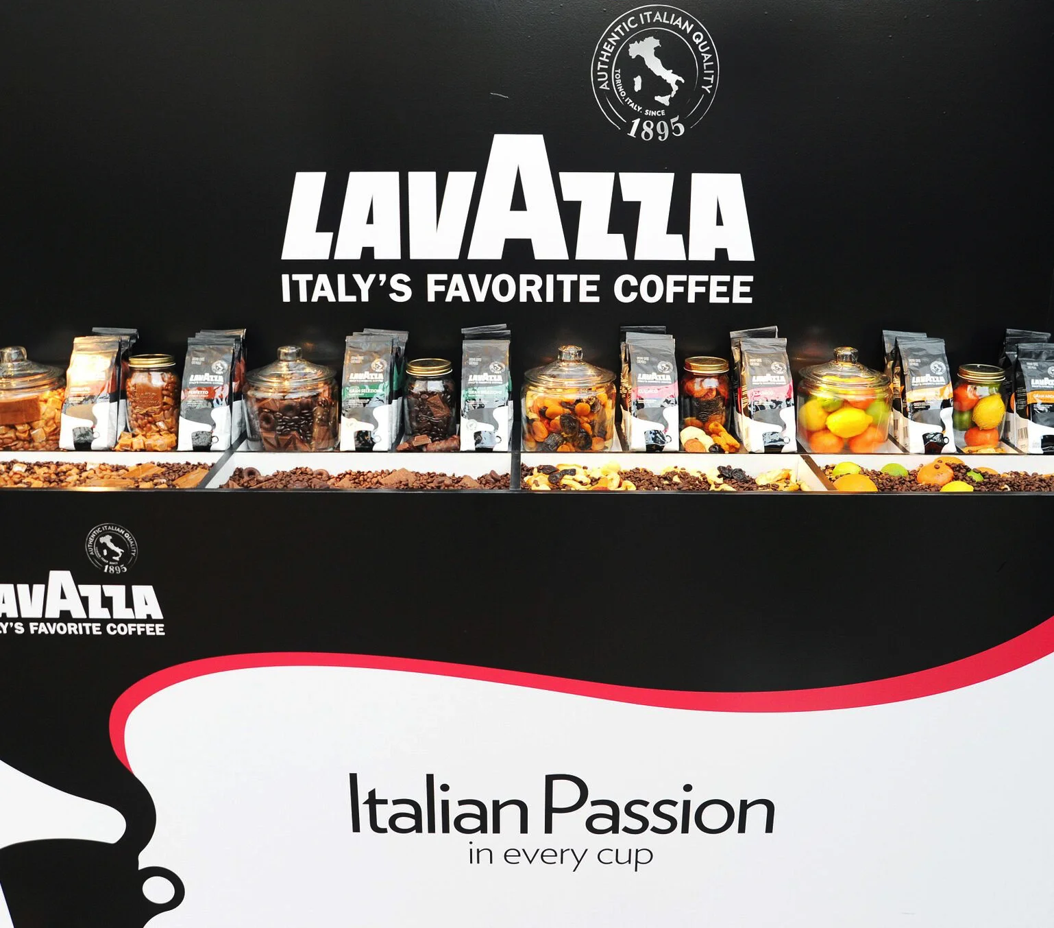 LAVAZZANEWLINEOFFLAVORSSHOTMAIN copy.jpg