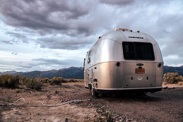 Hey world meet Astrid. The new muse in front of my camera. If you don&rsquo;t mind, I&rsquo;ll be starting to post more adventure photos to this account. Including photos of dogs and Astrid. (Mostly @sophiegoes_ )
#
#airstream #vanlife #adventureisou