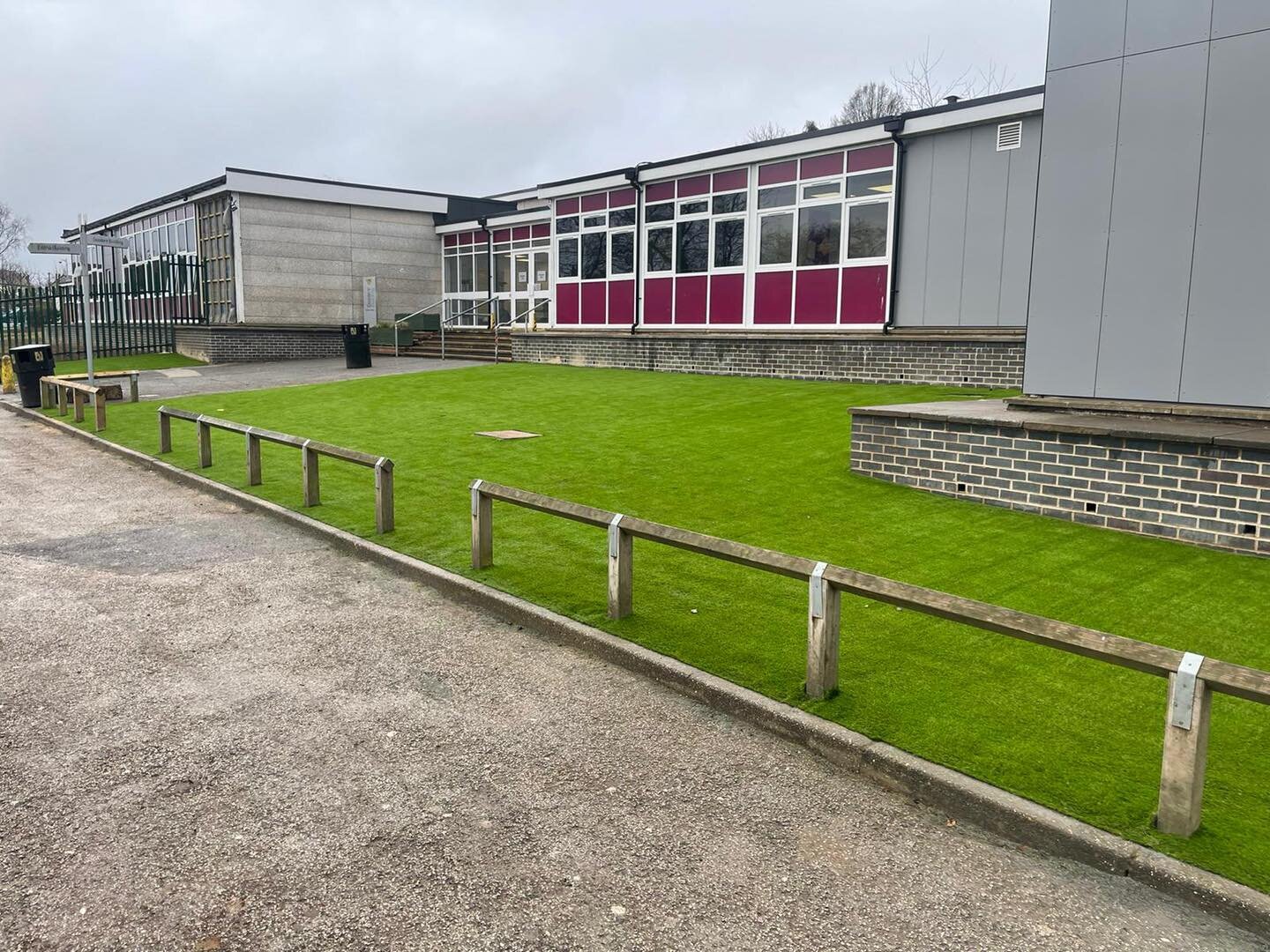 Schools out ✌️

Another job at Polesworth school completed recently 

📱Drop us a DM

📞  0121 722 2141 

📲 WhatsApp - 07399436894

📧 enquiries@proudgardens.co.uk

🧑&zwj;💻 www.proudgardens.co.uk/contact
 
.
.
.
#artificialgrass #artificialgrassco