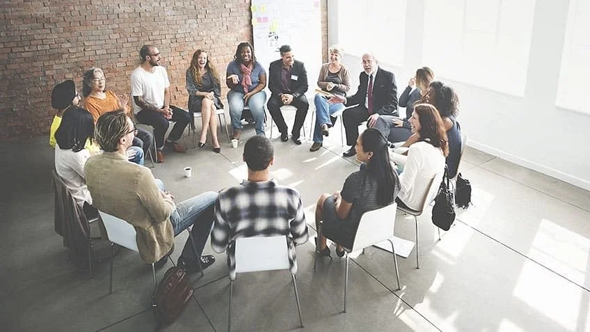 Top_8_Group_Discussion_Tips-2.jpg