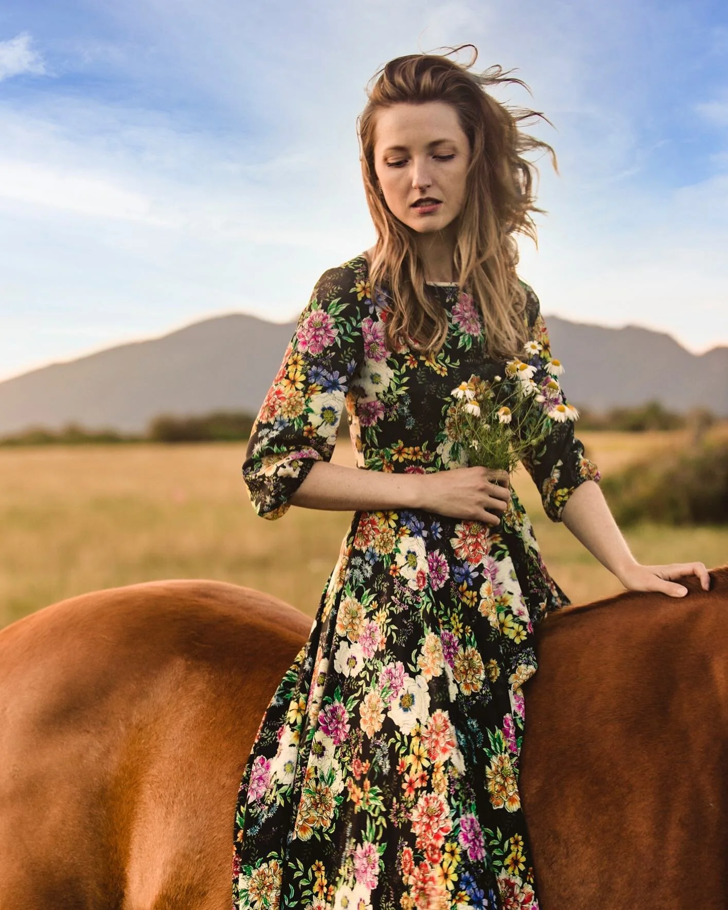 Thank you to @thebluegrasssituation for premiering the third and final song of the EP: “Blue Wave Bloom,” inspired by the bright, blue waters of a red tide, it is my anthem for overcoming adversity. Link in bio to listen.💙
As for the ph