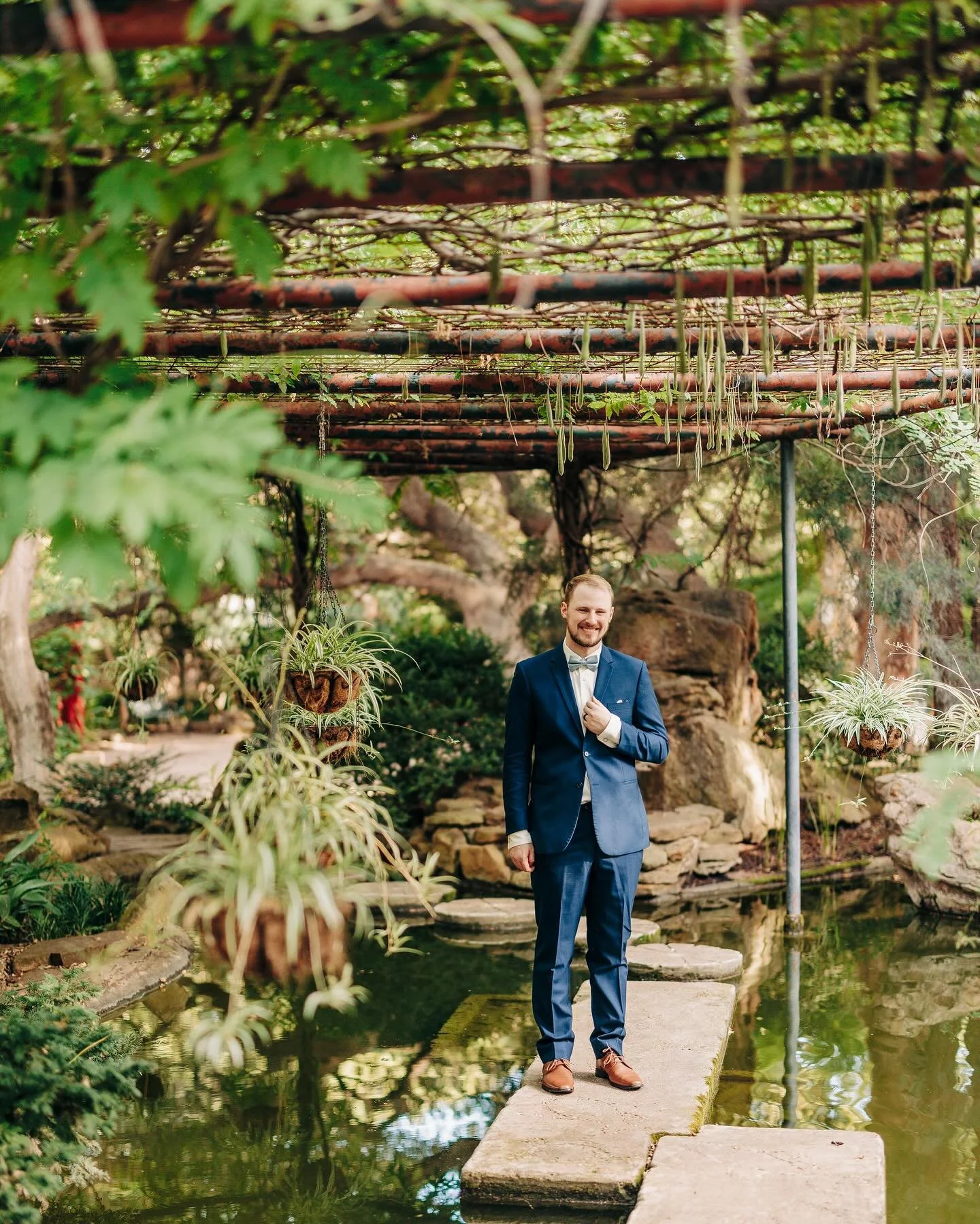 Let&rsquo;s give the grooms a little bit of love today, shall we?  This one was a whole lot of fun last Friday and was up for anything!