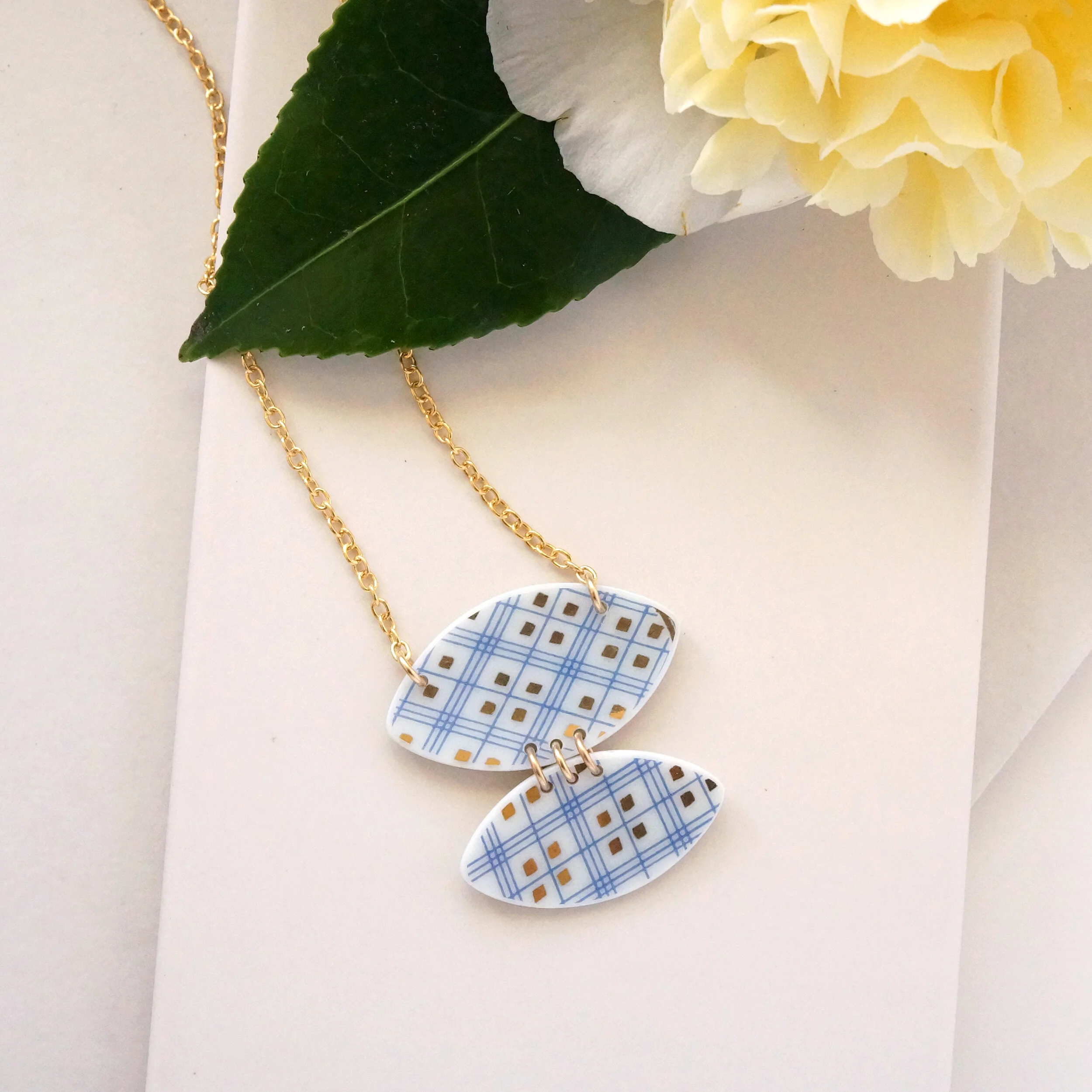 Clyde Tier Necklace Vintage Fine China 2 Material and Movement