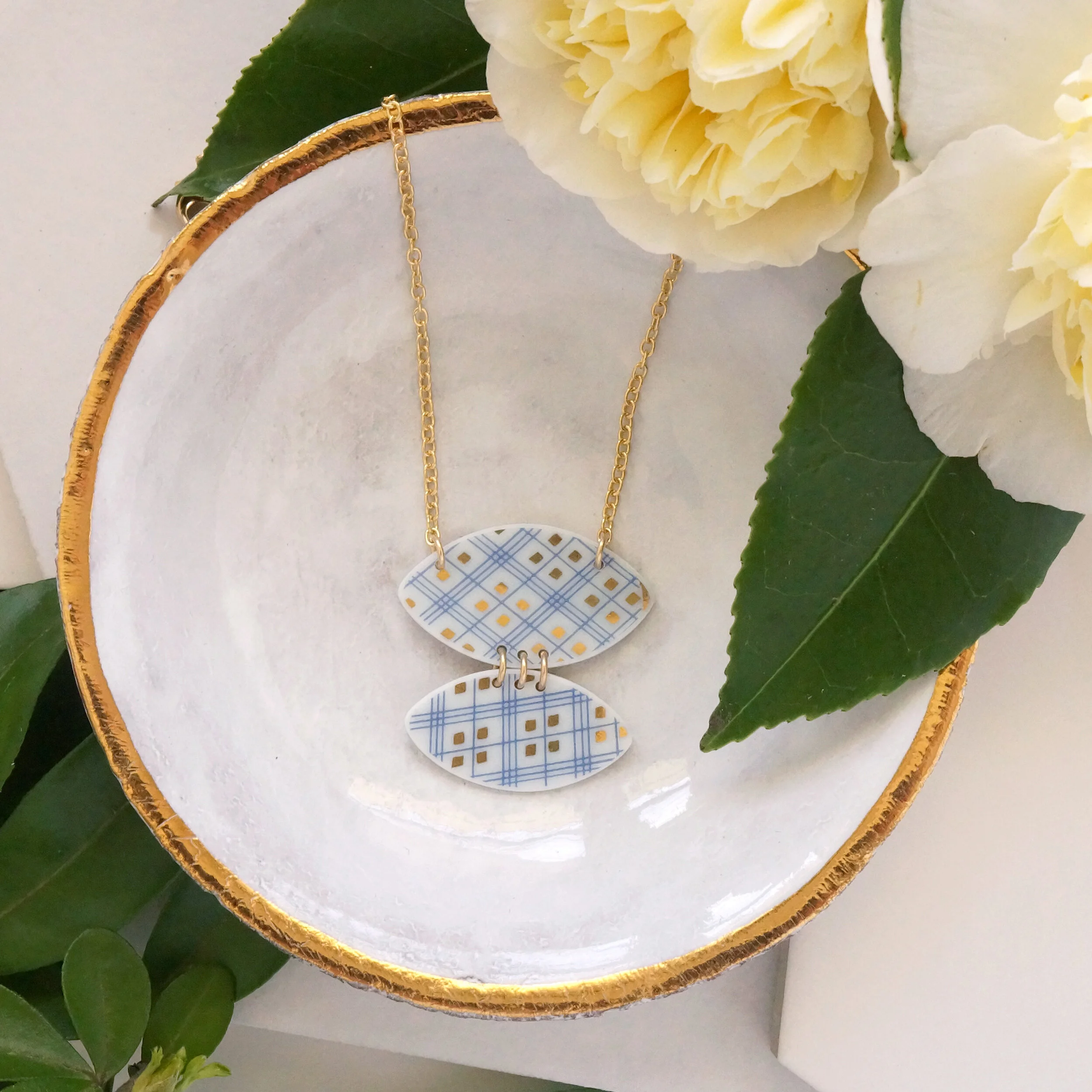 Clyde Tier Necklace Vintage Fine China 3 Material and Movement