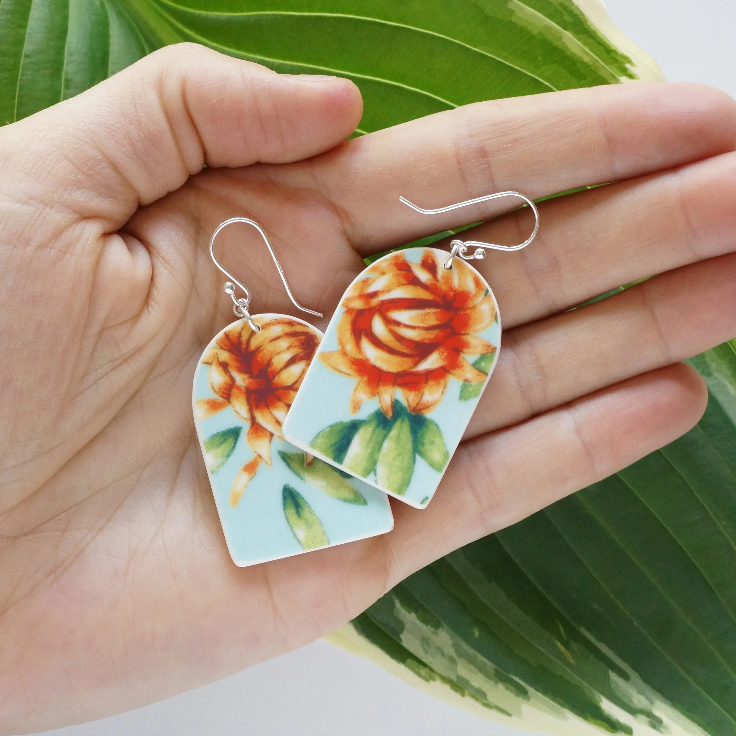 Chrysanthemum Arches Earrings to scale