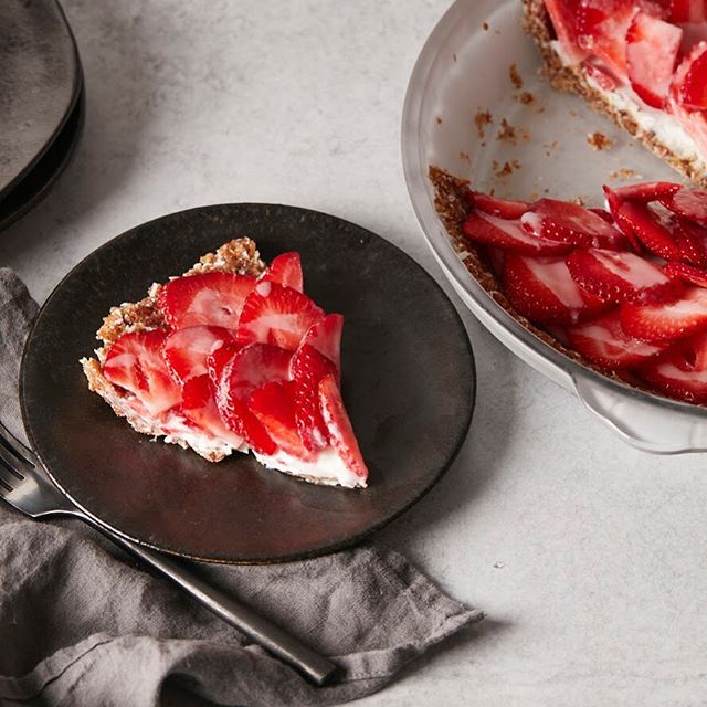 Strawberry Fruit Tart for The Hashimoto&rsquo;s AIP Cookbook #strawberries #coconut #dates #thehashimotosaipcookbook #cookbook #callistomedia #foodstylist #foodphotography #foodstyling 📷 @eviabeler