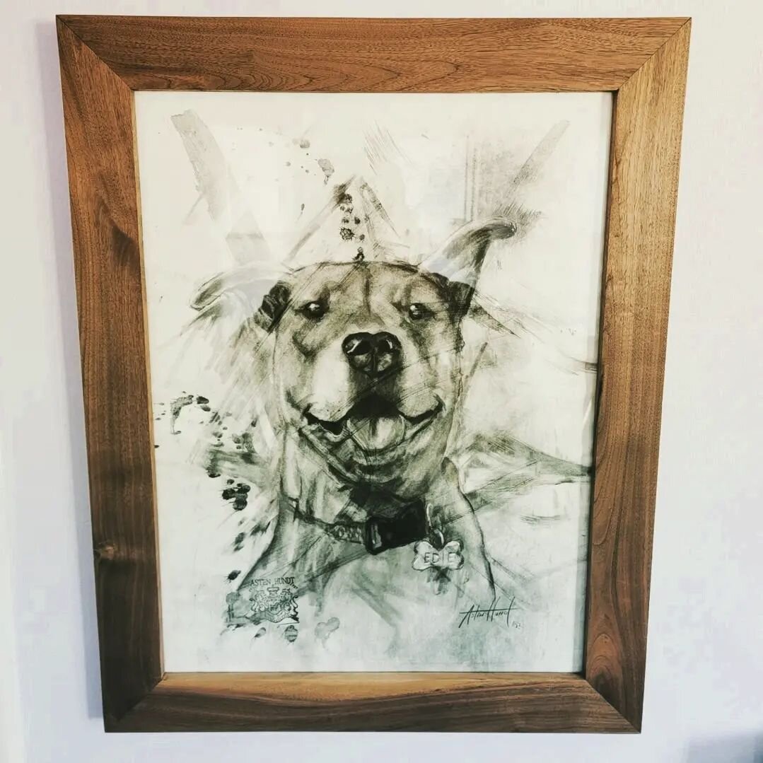 Shout out to #midnightrust for this enhancing walnut frame that clearly took this to the next level. Very talented, thanks for collaborating.
#dog #ilovedogs🐶 #ilovedogs❤️ #ilovedogstoomuch #ilovedogtoo #dogsofinstagrams #starvingartists #charcoalar