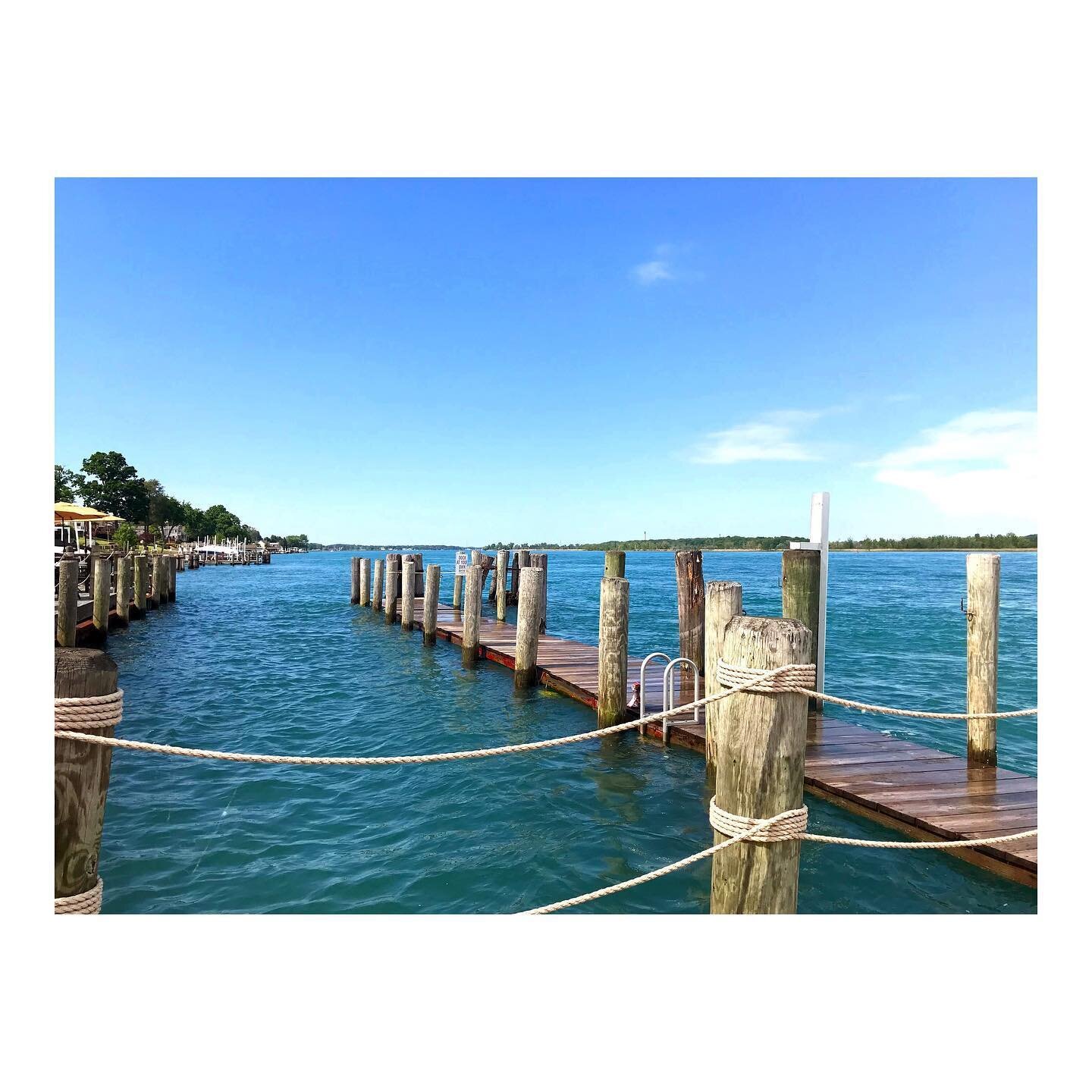Ahhh... Blue skies, blue water, crab cakes (&hearts;️&hearts;️), mash, and a berry mule... A nice summer day that&rsquo;s for sure. #stclair #michigan #hellocanada #summerlovin