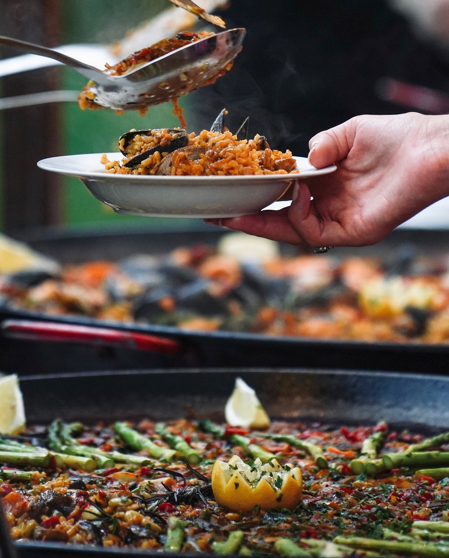 Sometimes, all it takes is one plate of paella to warm the heart and spark delight. Always served with love! 🧑&zwj;🍳🥘❤️ #paella
.
.
.
.
.
,
.
,
#paellalovers #paellatime #wedding #weddings #weddingseason #weddingday #delicious #boston #catering #p