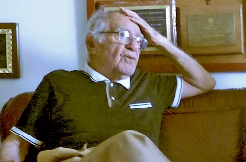 "El otro título que he tenido ademas de compositor, es el de profesor, palabra intangible e inmaterial que sólo es potestad de aquel alumno agradecido".