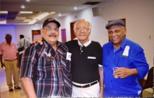 Rafael Campo Miranda con dos grandes de la música del Caribe colombiano: Aníbal Velásquez (izq.) y Adolfo Pacheco (der.) (2015).