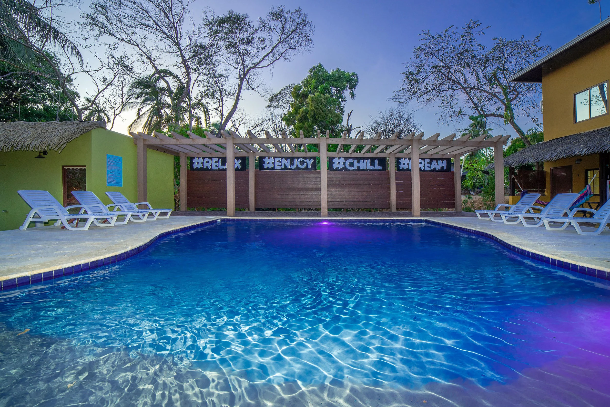 detallepiscinasunsetnight-1.jpg