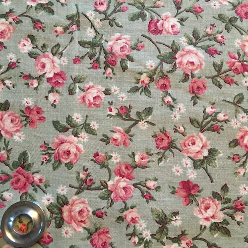 VIP Cranston Tossed Roses