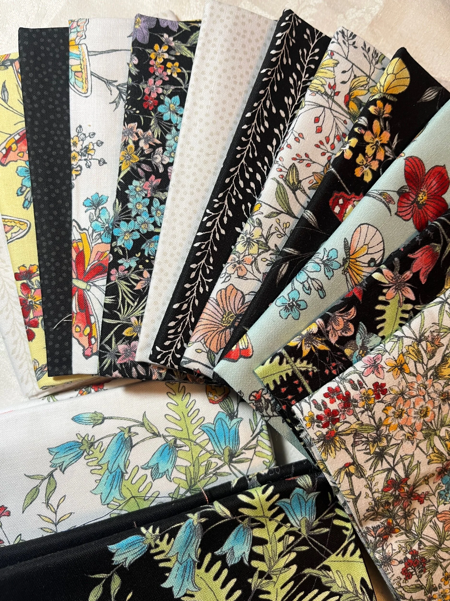 Maywood Meadow Edge - Fat Qtr + Panels