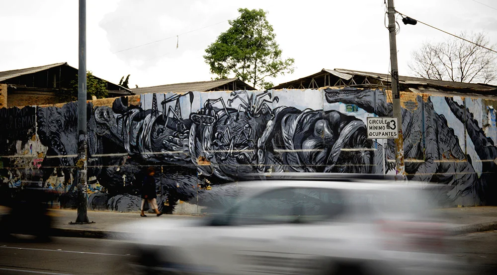INICIO DE LA DEMOLICIÓN 20 DÍAS DESPUÉS DE SER PINTADO.