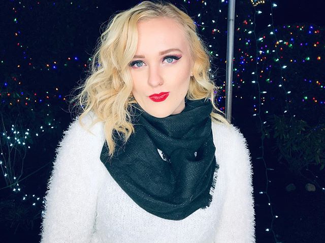 Had freezing but great time filming Kaitlyn for her first music video coming very soon. Thank everyone. You were awesome! #alliwantforchristmasisyou #christmasmusic #marblemountainfilms #christmaslights #ringlight