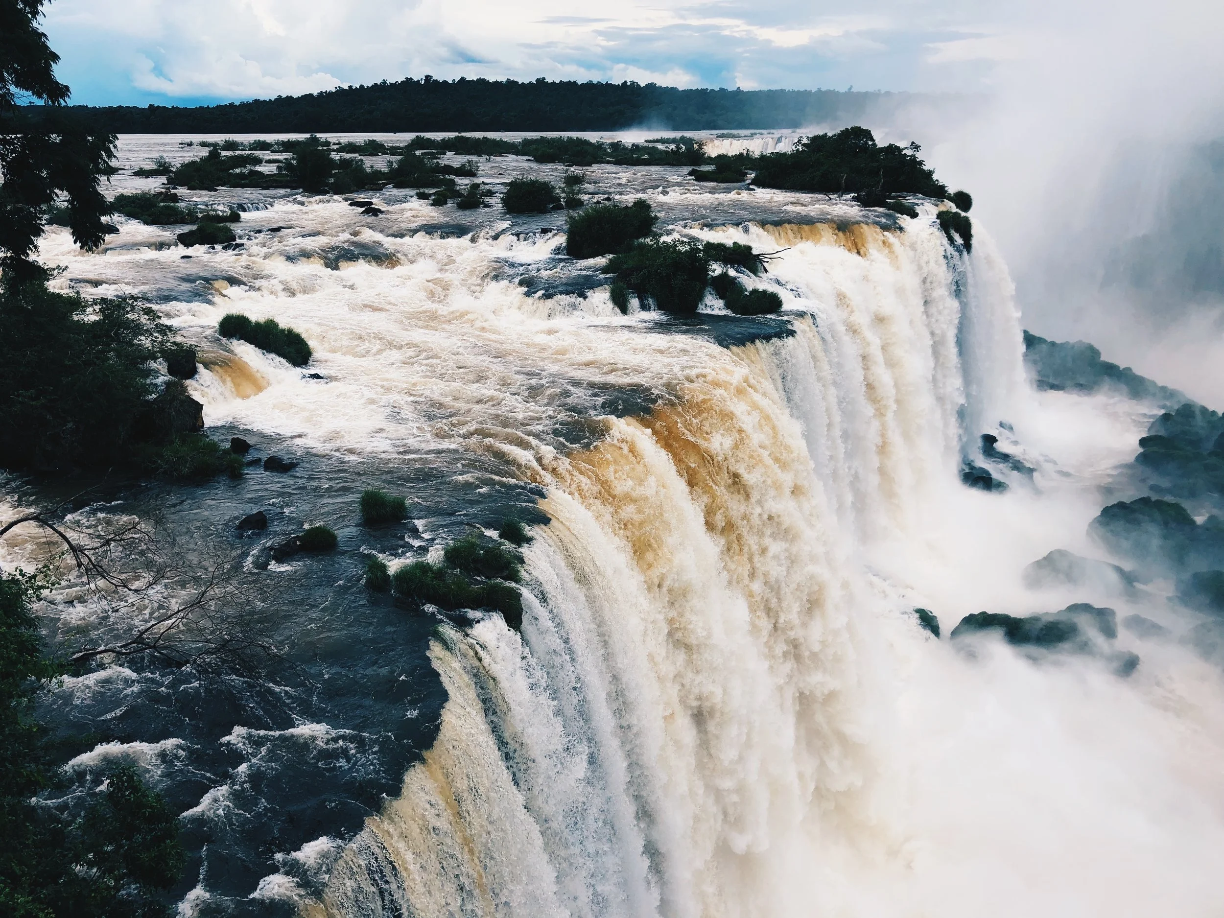 The Ultimate Guide to Visiting Both Sides of the Iguazu Falls