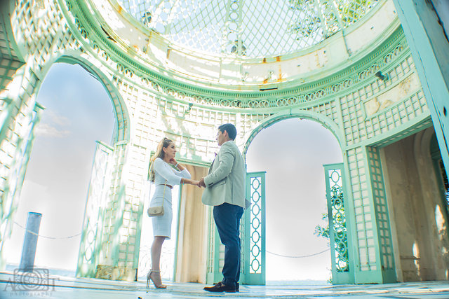 vizcaya-museum-gardens-miami-fl-dark-haired-couple-young-man-women-blonde-hair-proposal.jpg