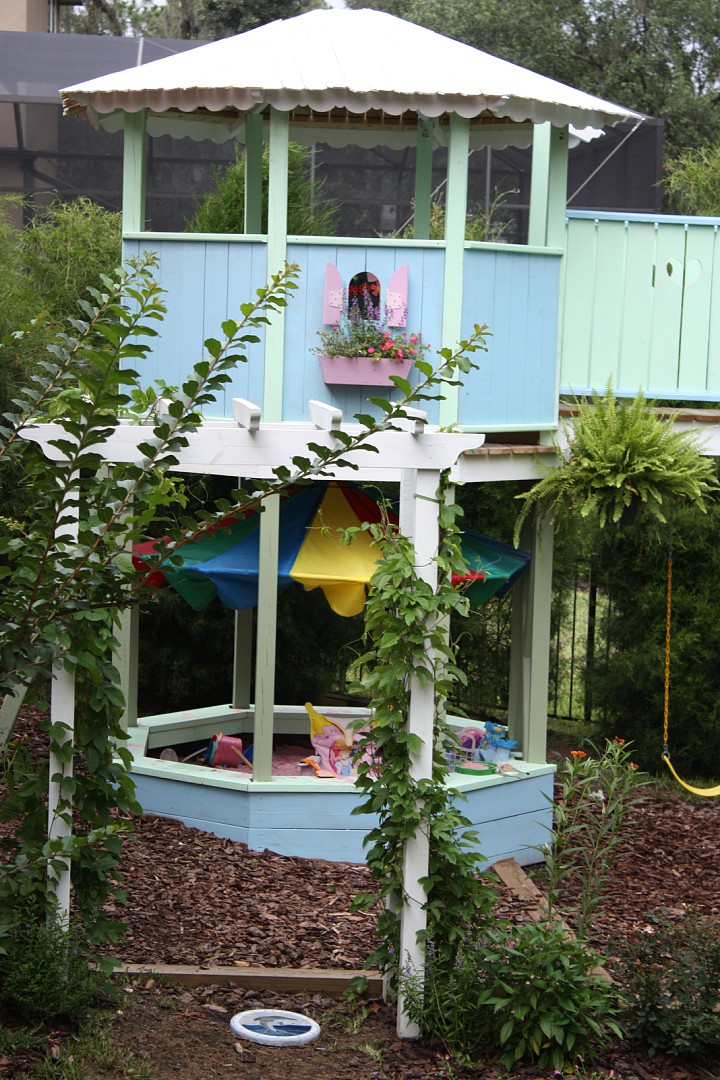 Playset Gazebo Close up.jpg