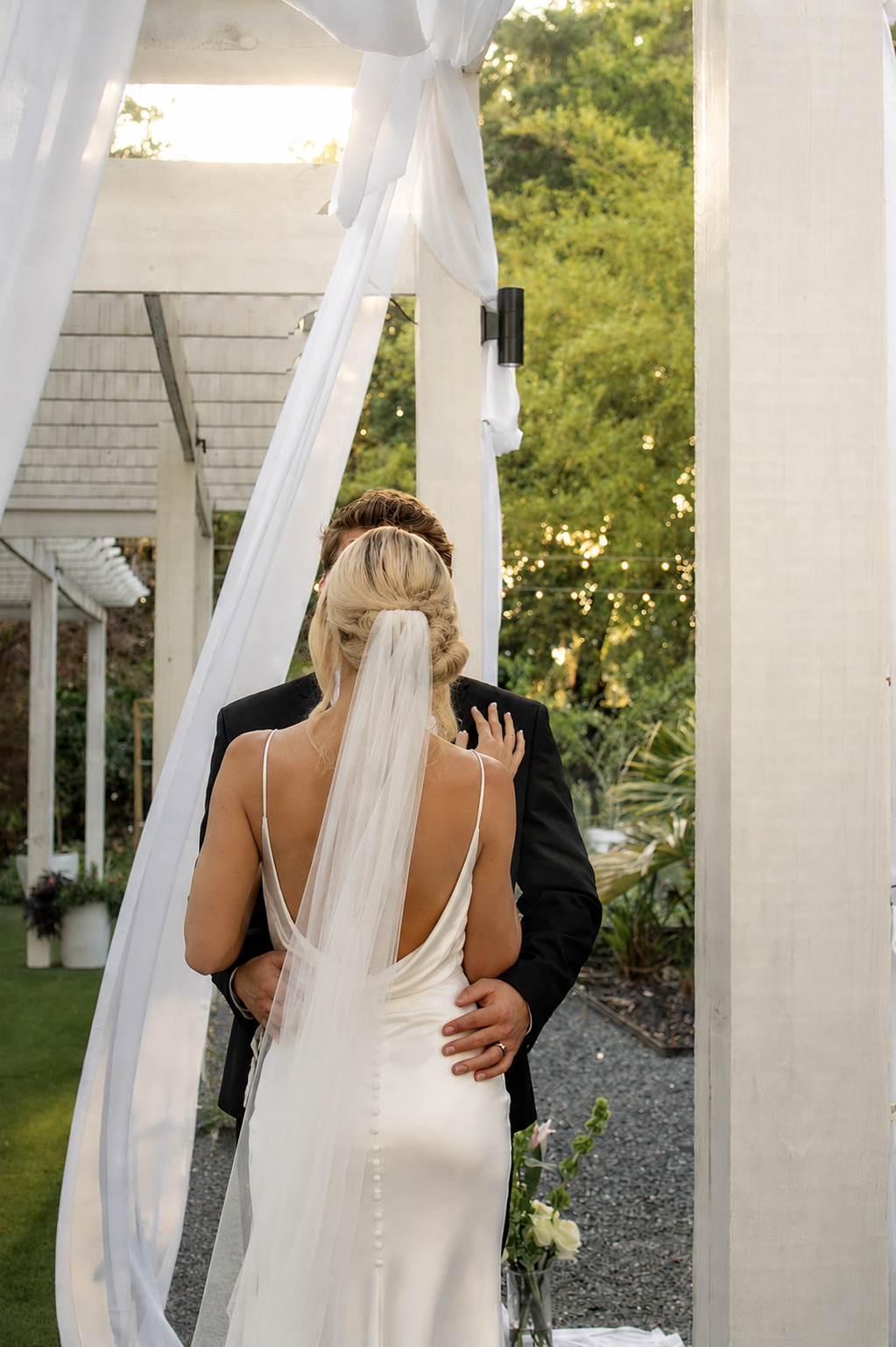 Couple back shot (V).PNG