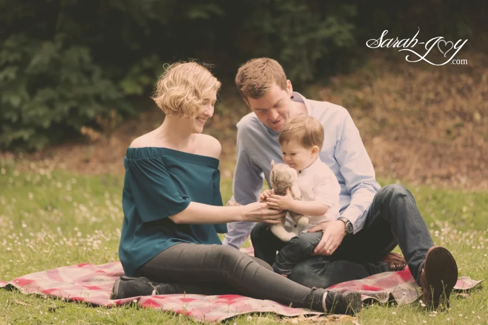 What to wear in a family and baby photoshoot — Photography by Sarah Joy