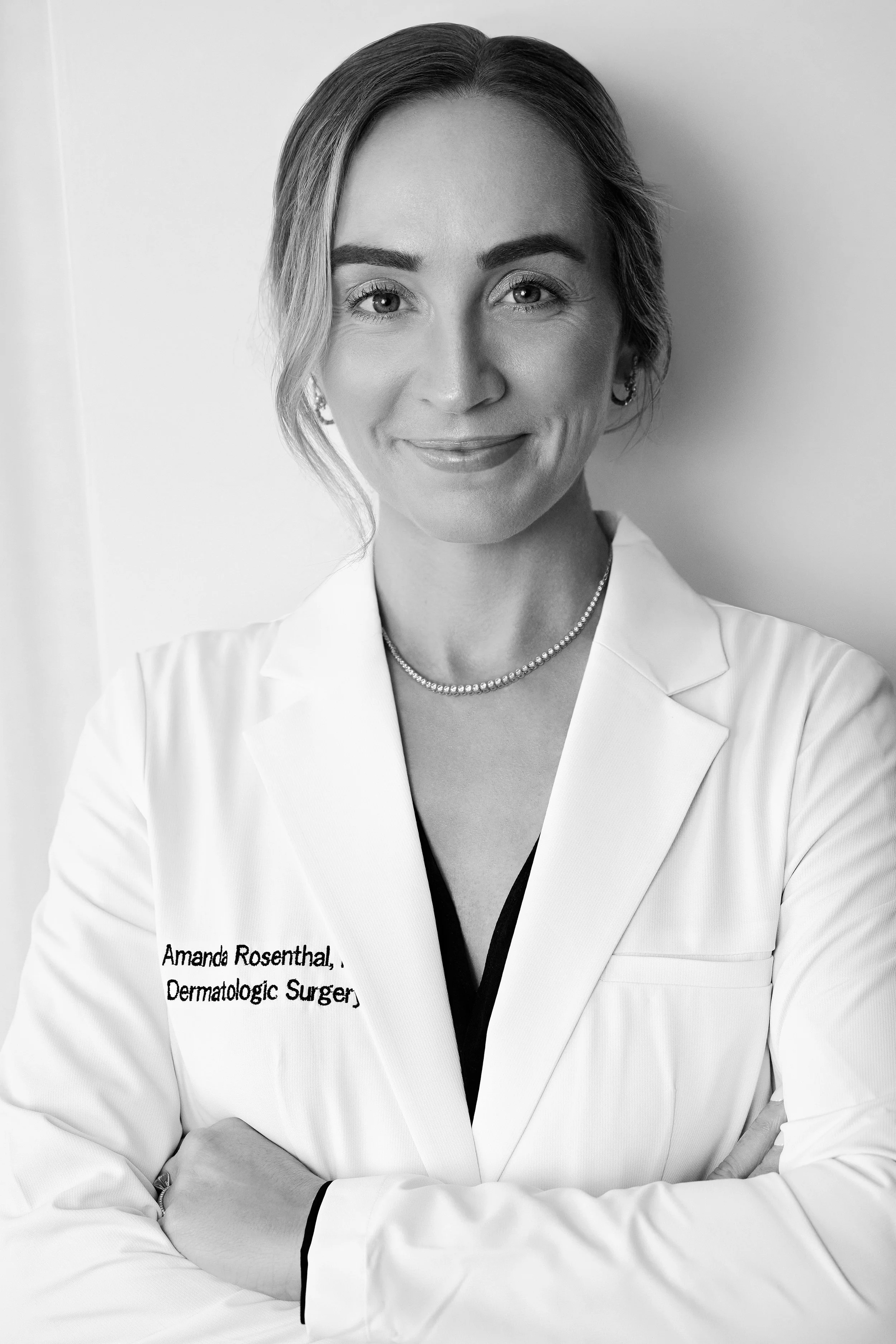 Headshots for dermatologist by Los Angeles corporate photographer Kenneth Dolin. Los Angeles headshot photographer specializing in brand-building photography, headshots for professionals, realtor headshots, corporate headshots, doctor headshots, team