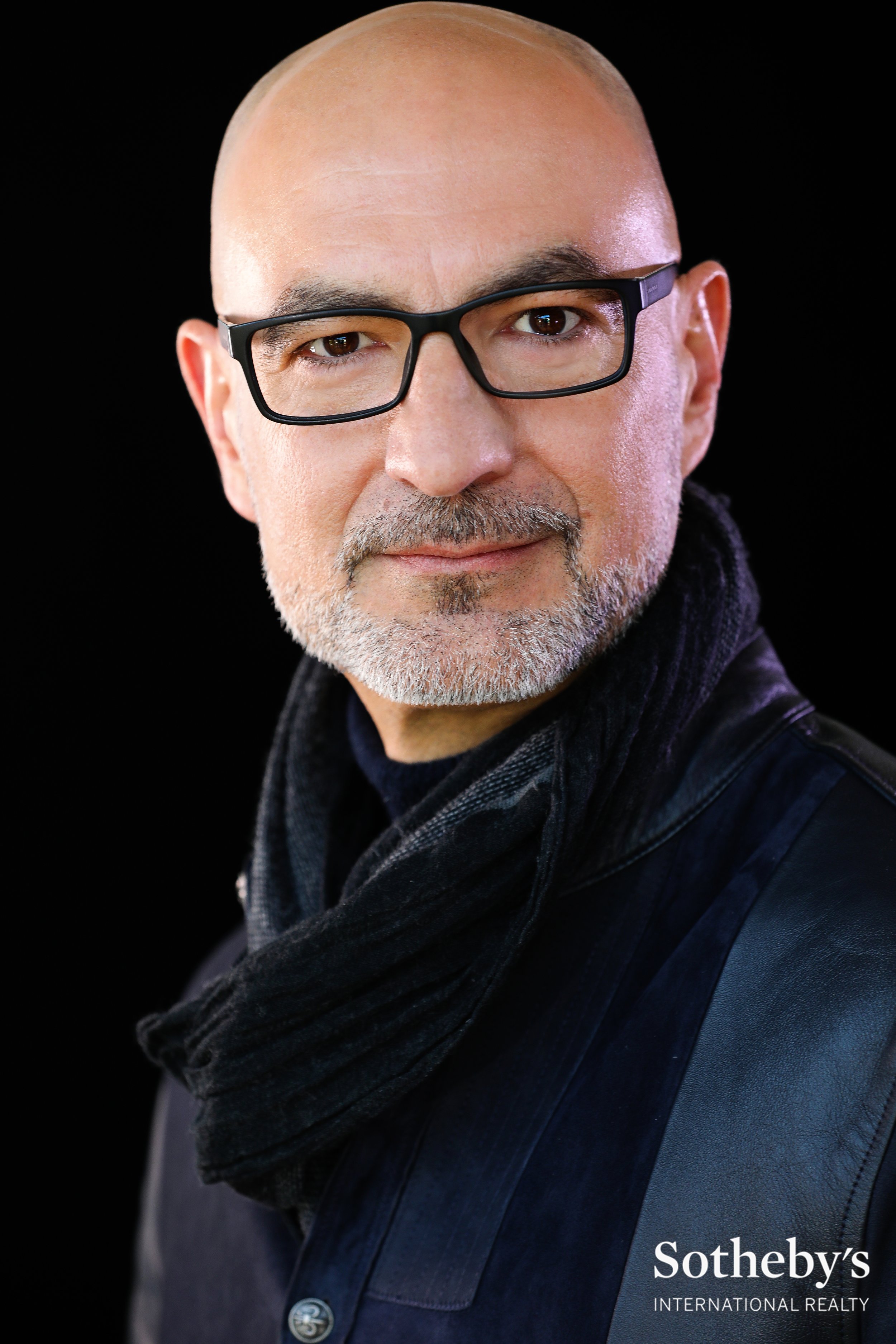 Corporate headshot by renown Los Angeles corporate photographer Kendo Brown, specializing in brand-building headshots for professionals, realtor headshots, corporate headshots, team headshots and branding for executives in Los Angeles 90210, 90212, 9