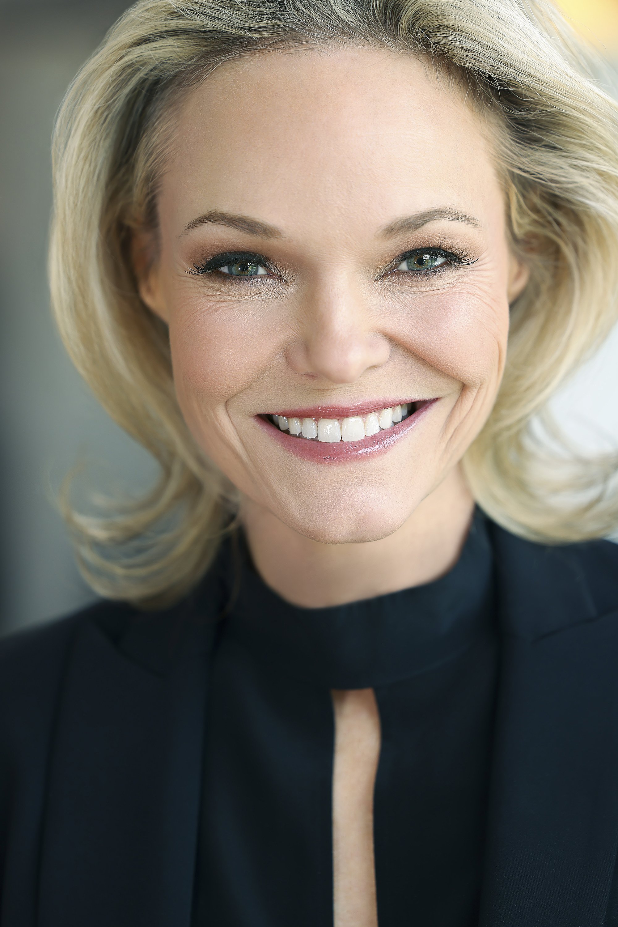 Corporate headshots in Los Angeles. Business headshot Los Angeles corporate photographer Kendo Brown, specializing in brand-building headshots for professionals, realtor headshots, corporate headshot photography, team headshots and branding for execu