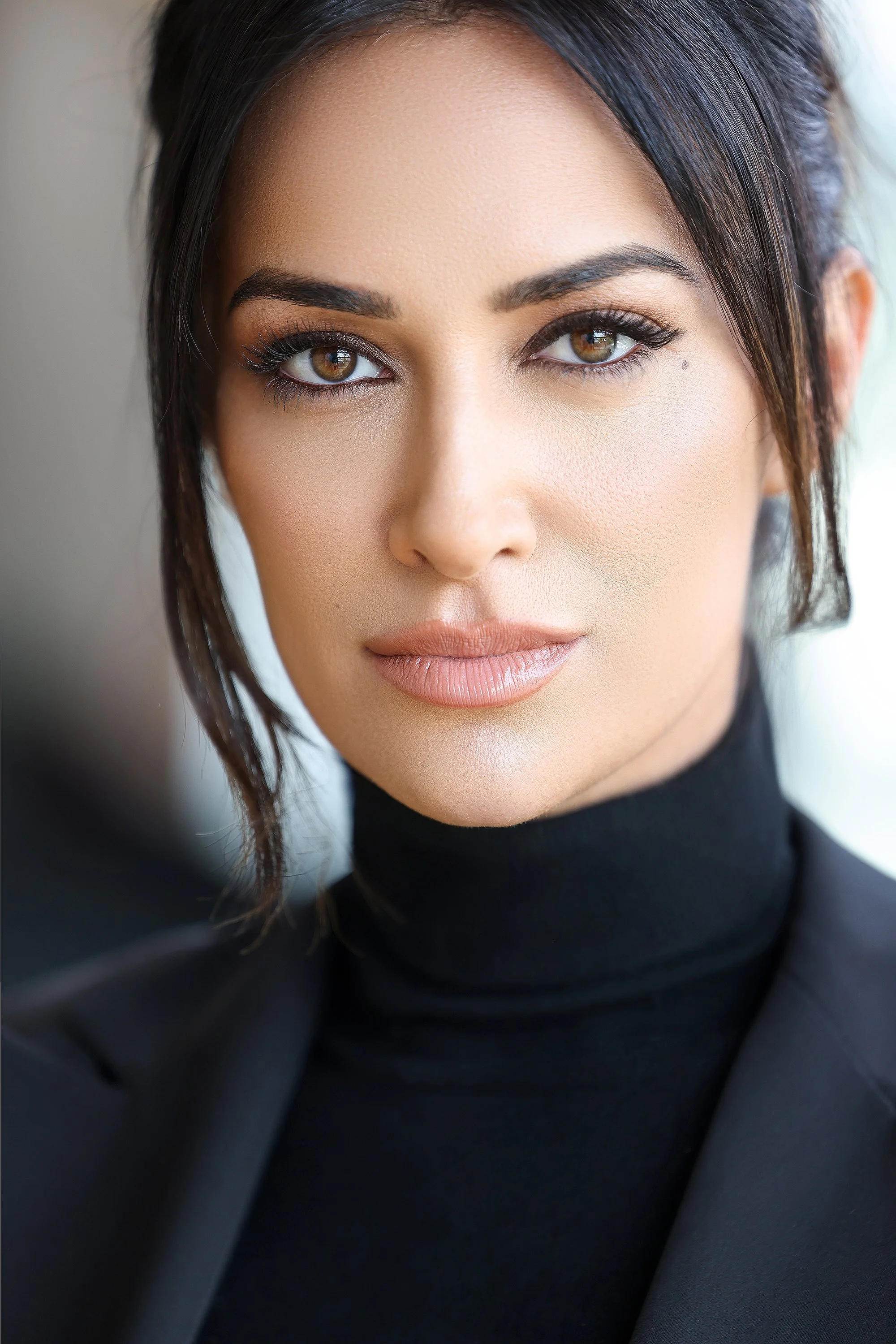 Corporate headshots in Los Angeles. Business headshot Los Angeles corporate photographer Kendo Brown, specializing in brand-building headshots for professionals, realtor headshots, corporate headshot photography, team headshots and branding for execu