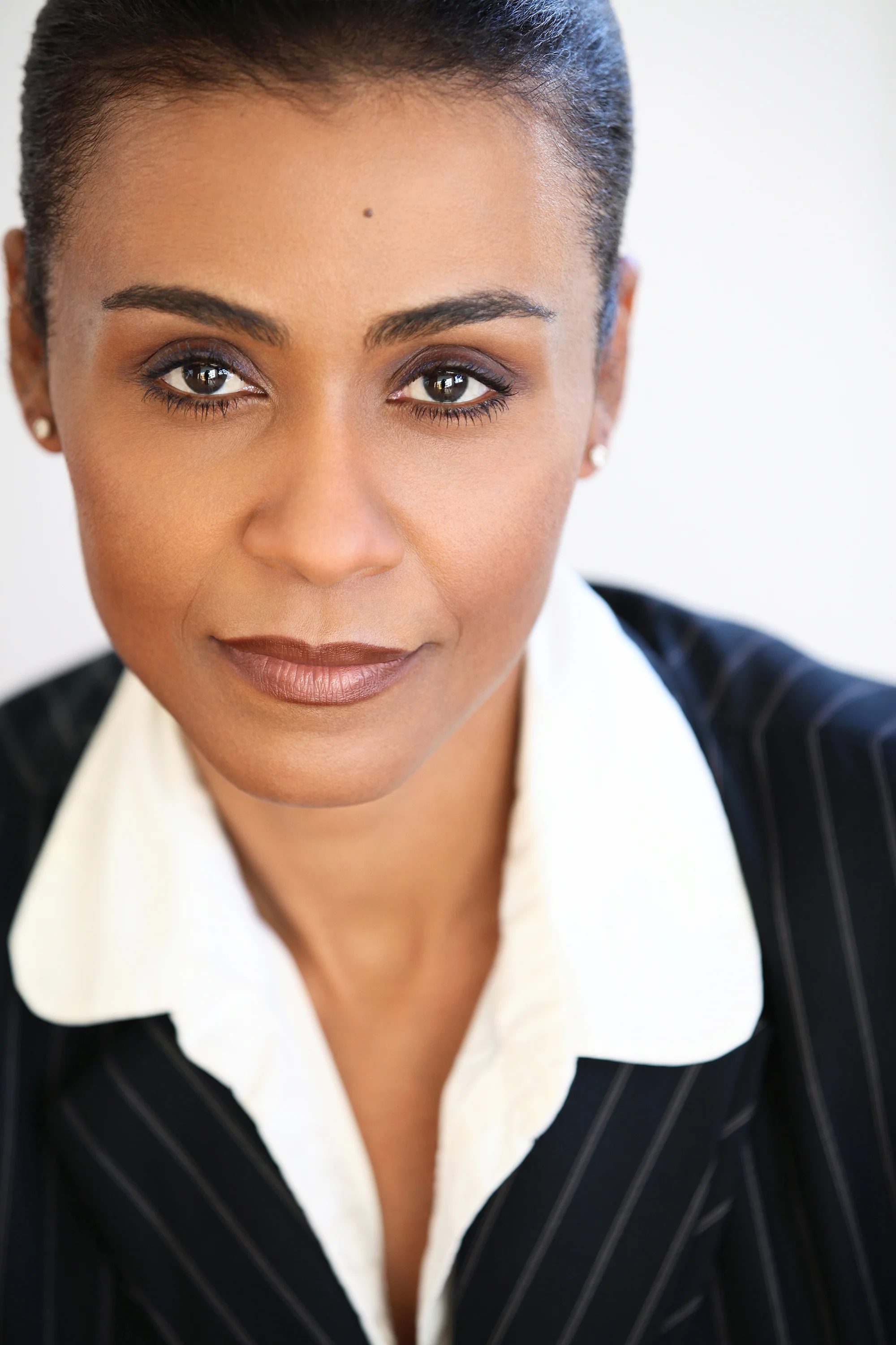 Corporate headshots in Los Angeles. Business headshot Los Angeles corporate photographer Kendo Brown, specializing in brand-building headshots for professionals, realtor headshots, corporate headshot photography, team headshots and branding for execu