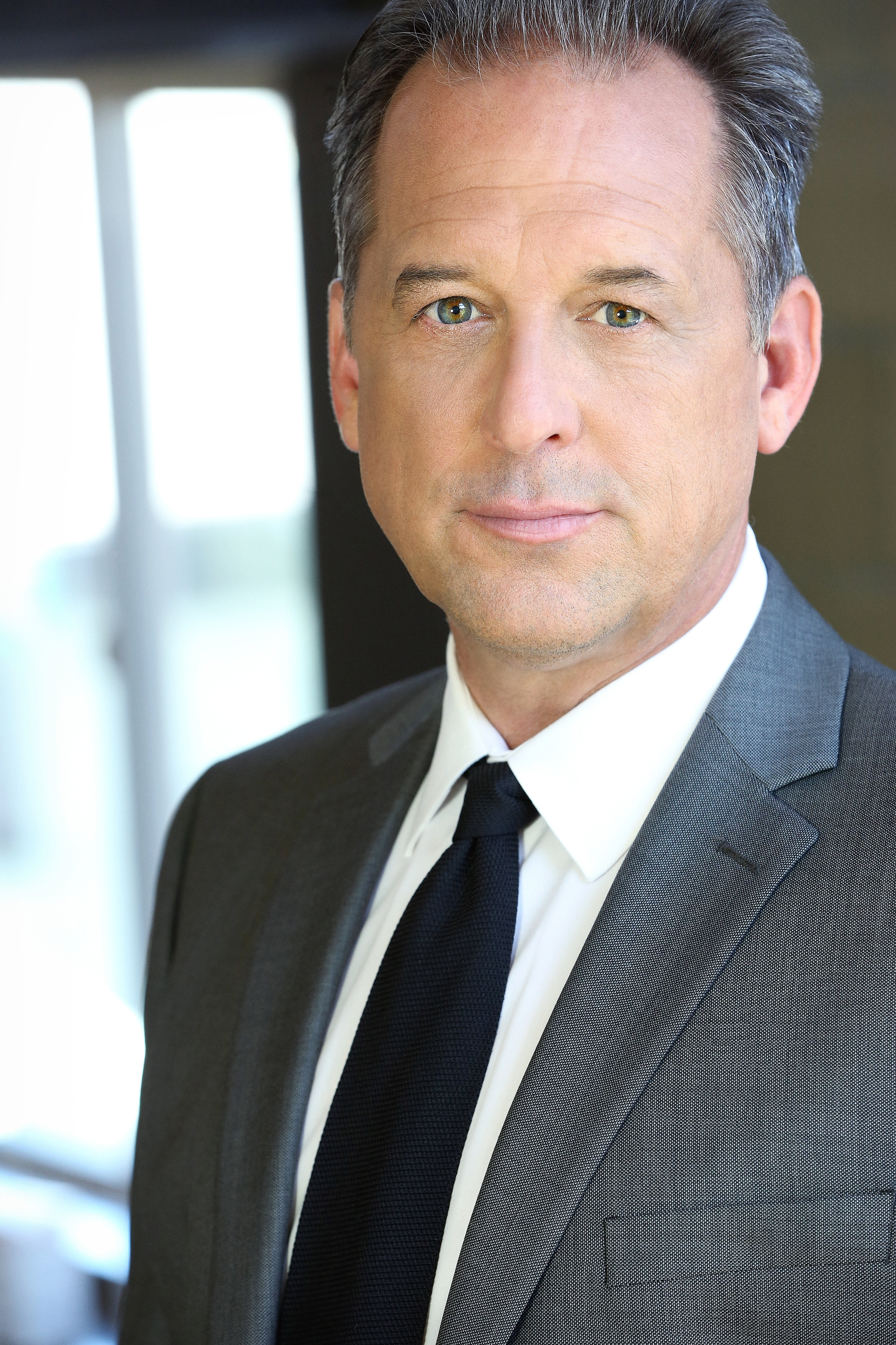 Corporate headshots in Los Angeles. Business headshot Los Angeles corporate photographer Kendo Brown, specializing in brand-building headshots for professionals, realtor headshots, corporate headshot photography, team headshots and branding for execu