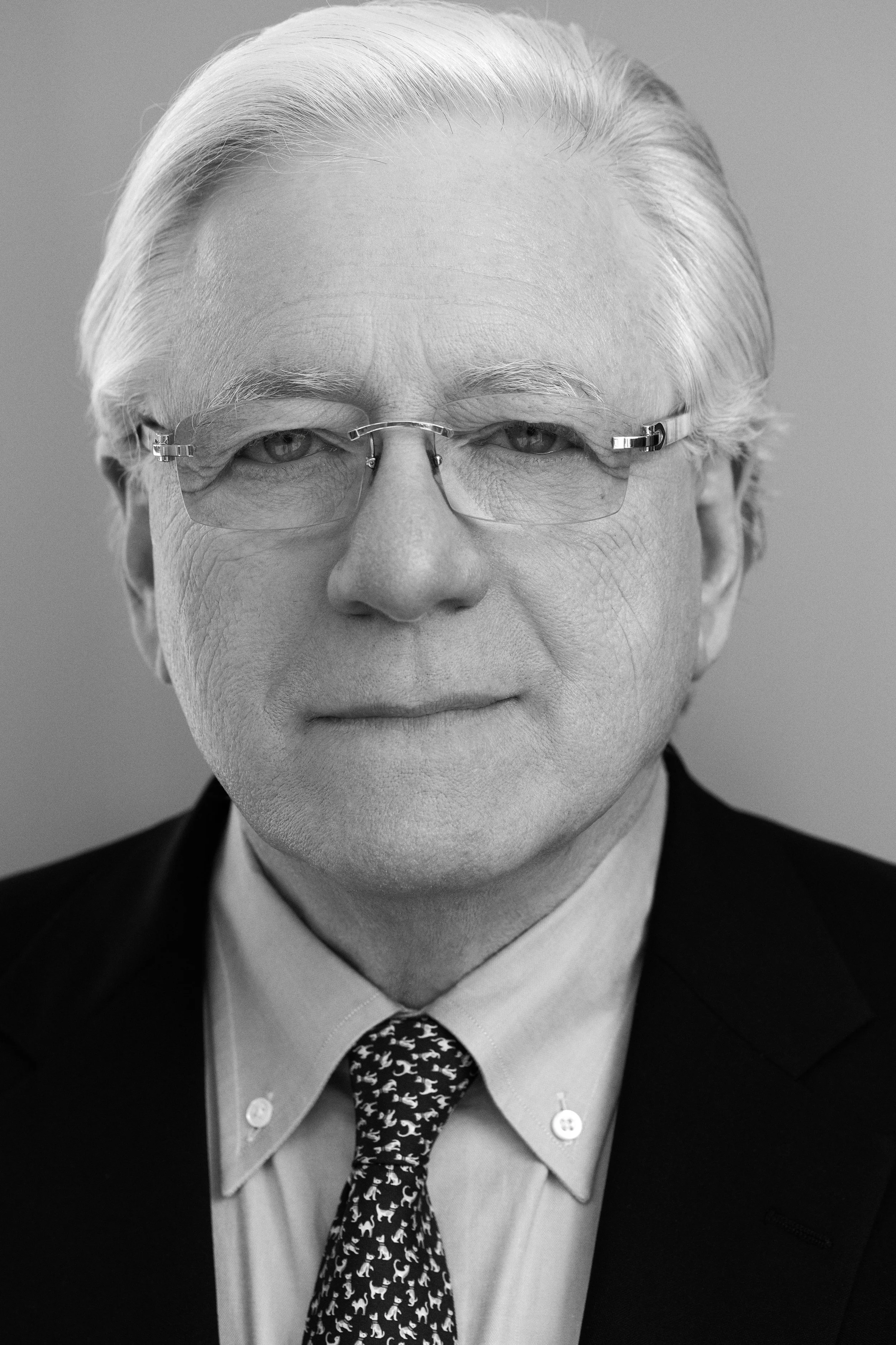 Corporate headshots in Los Angeles. Business headshot Los Angeles corporate photographer Kendo Brown, specializing in brand-building headshots for professionals, realtor headshots, corporate headshot photography, team headshots and branding for execu