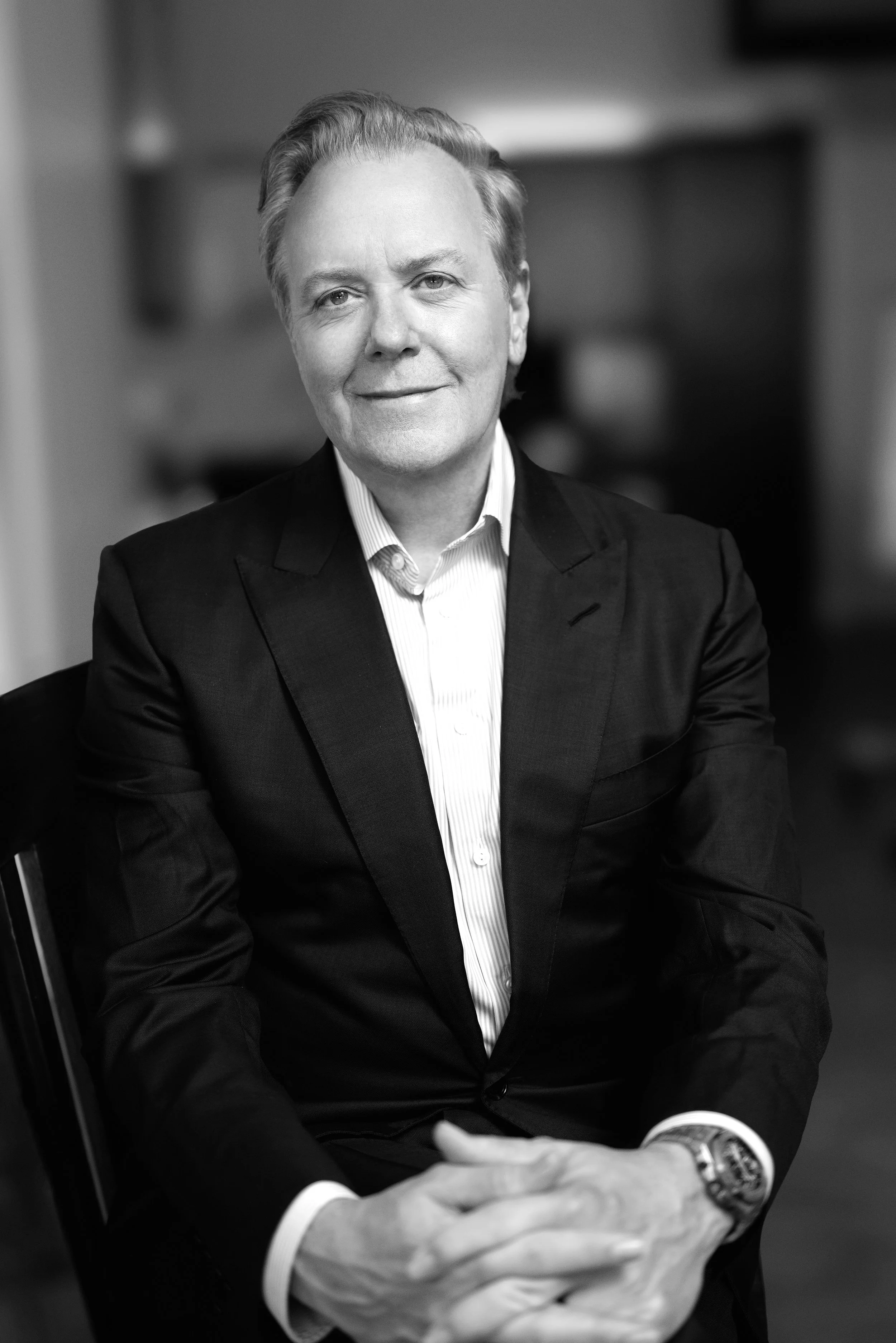 Corporate headshots in Los Angeles. Business headshot Los Angeles corporate photographer Kendo Brown, specializing in brand-building headshots for professionals, realtor headshots, corporate headshot photography, team headshots and branding for execu