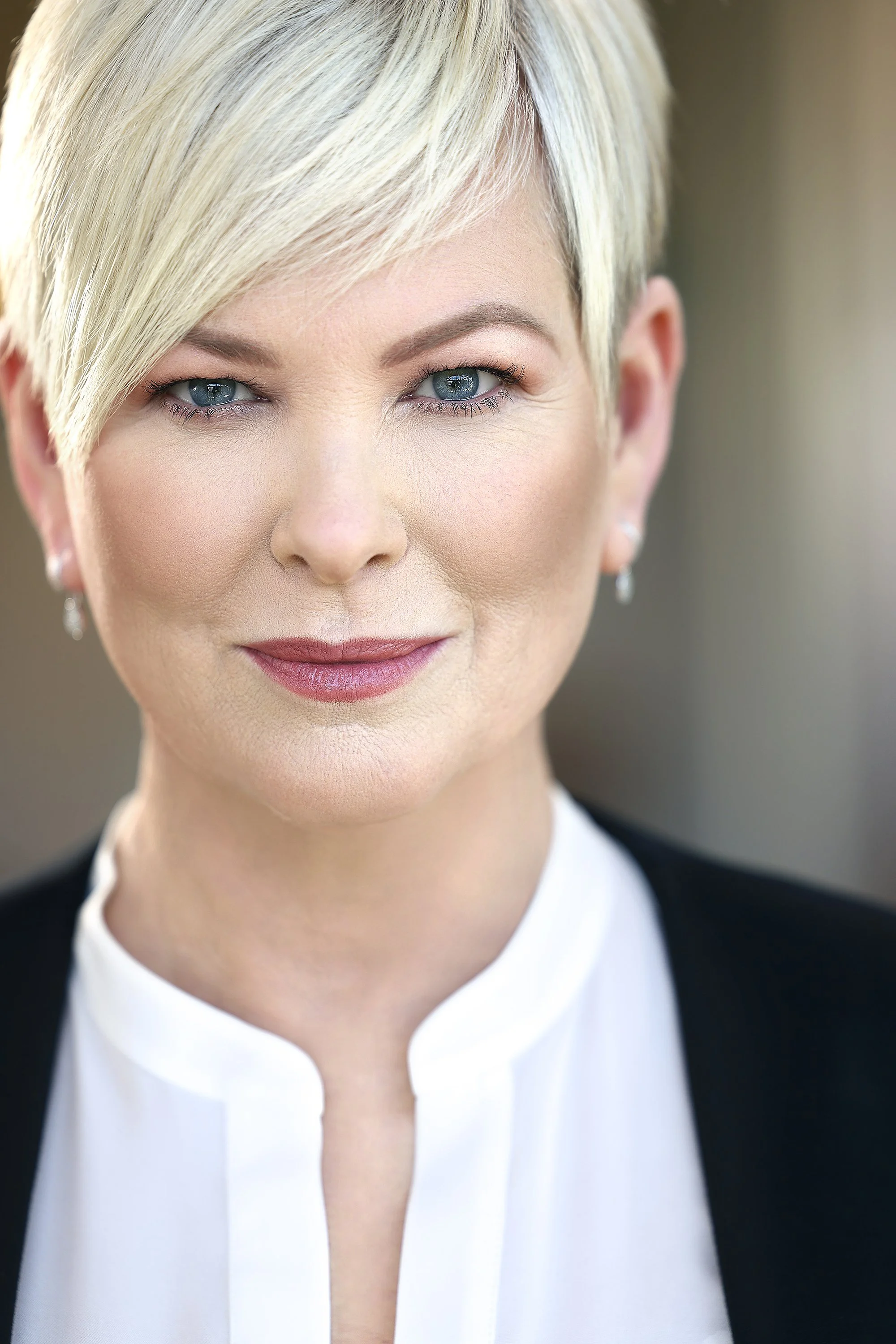 Upscale headshot by top Los Angeles corporate photographer Kendo Brown, specializing in brand-building headshots for professionals, realtor headshots, corporate headshots, team headshots and branding for executives in Los Angeles 90210, 90212, 90048,