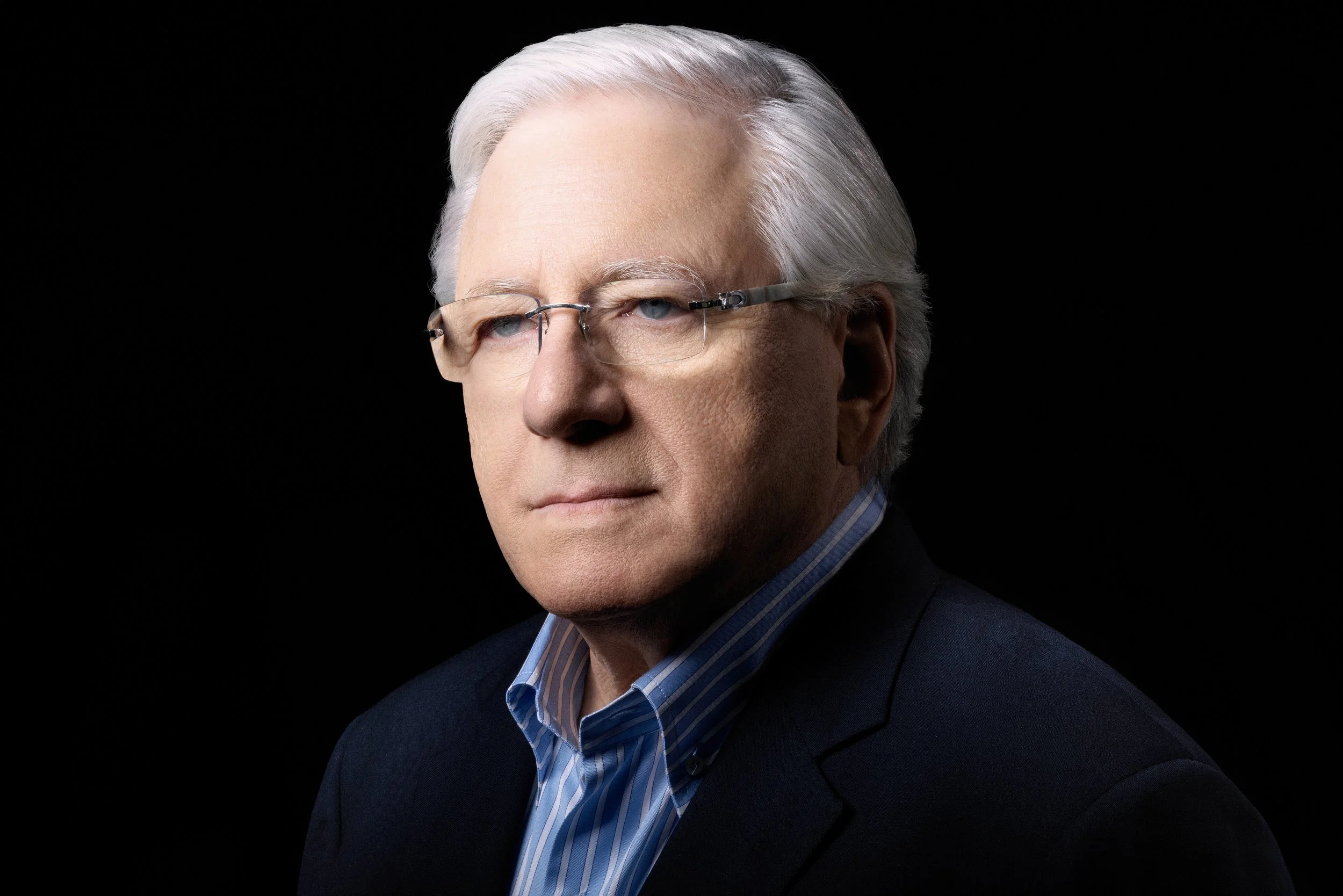 Corporate headshots in Los Angeles. Business headshot Los Angeles corporate photographer Kendo Brown, specializing in brand-building headshots for professionals, realtor headshots, corporate headshot photography, team headshots and branding for execu