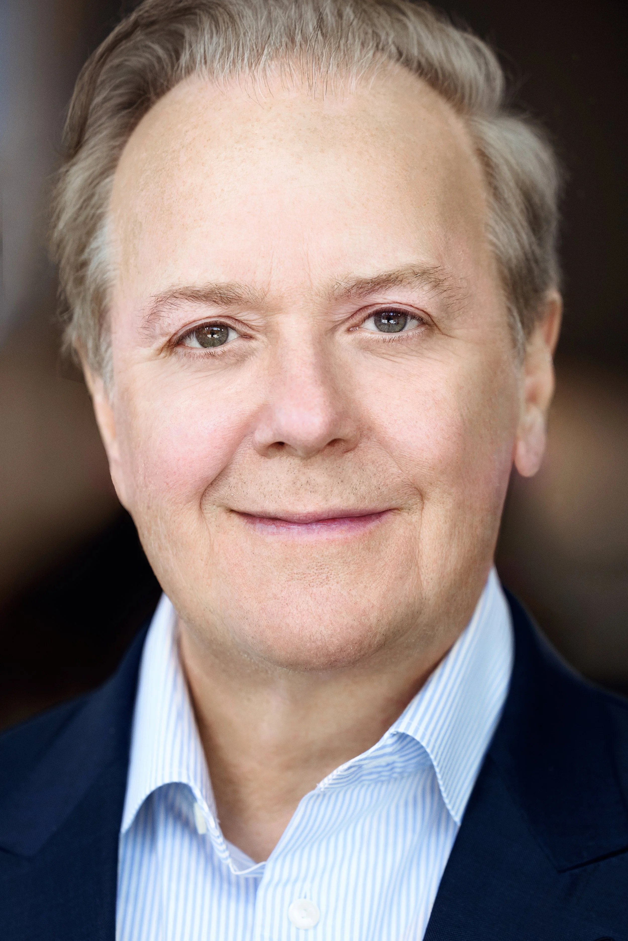 Corporate headshots in Los Angeles. Business headshot Los Angeles corporate photographer Kendo Brown, specializing in brand-building headshots for professionals, realtor headshots, corporate headshot photography, team headshots and branding for execu