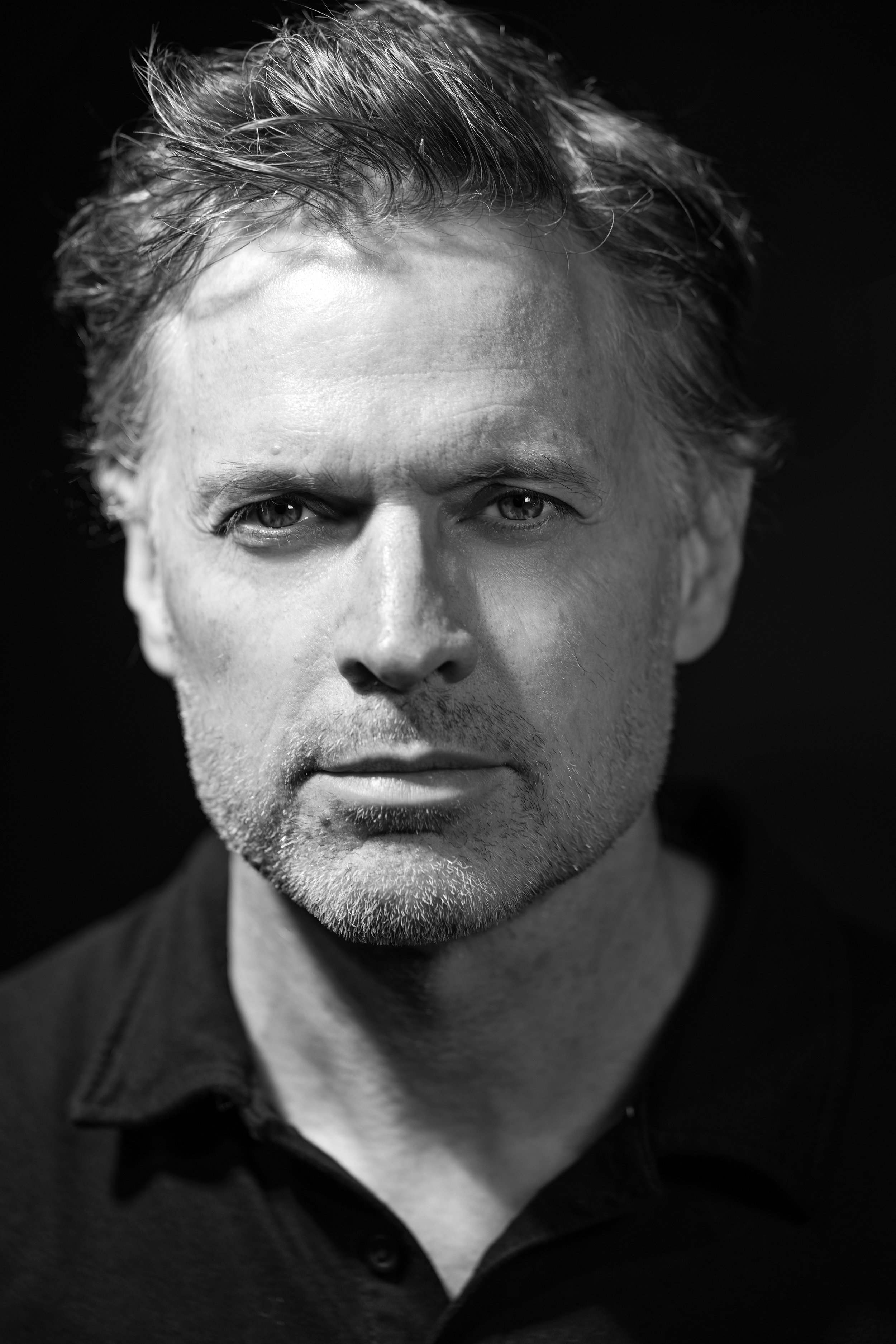 Dramatic business headshot by top Los Angeles corporate photographer Kendo Brown, specializing in brand-building headshots for professionals, realtor headshots, corporate headshots, team headshots and branding for executives in Los Angeles 90210, 902