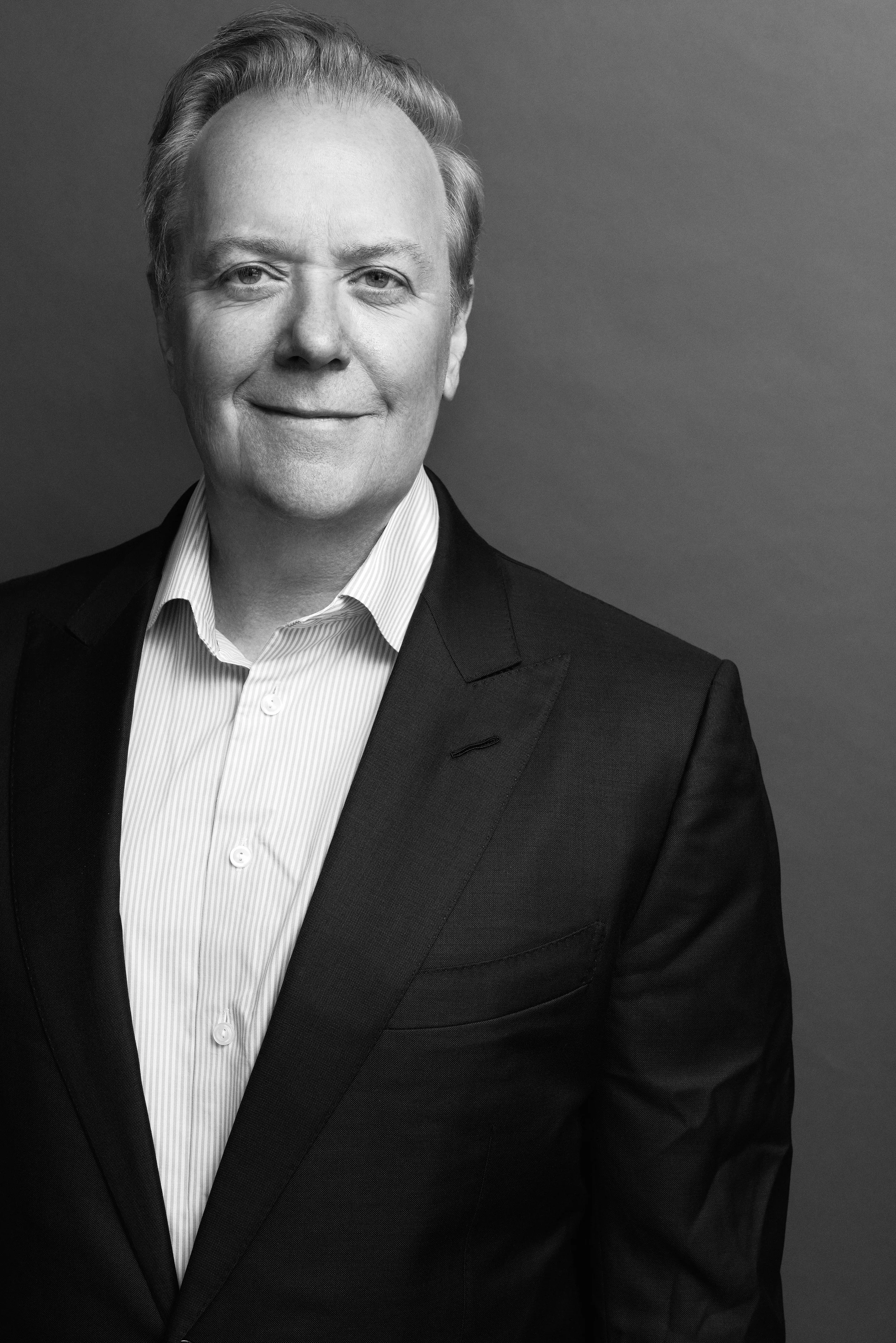 Corporate headshots in Los Angeles. Business headshot Los Angeles corporate photographer Kendo Brown, specializing in brand-building headshots for professionals, realtor headshots, corporate headshot photography, team headshots and branding for execu