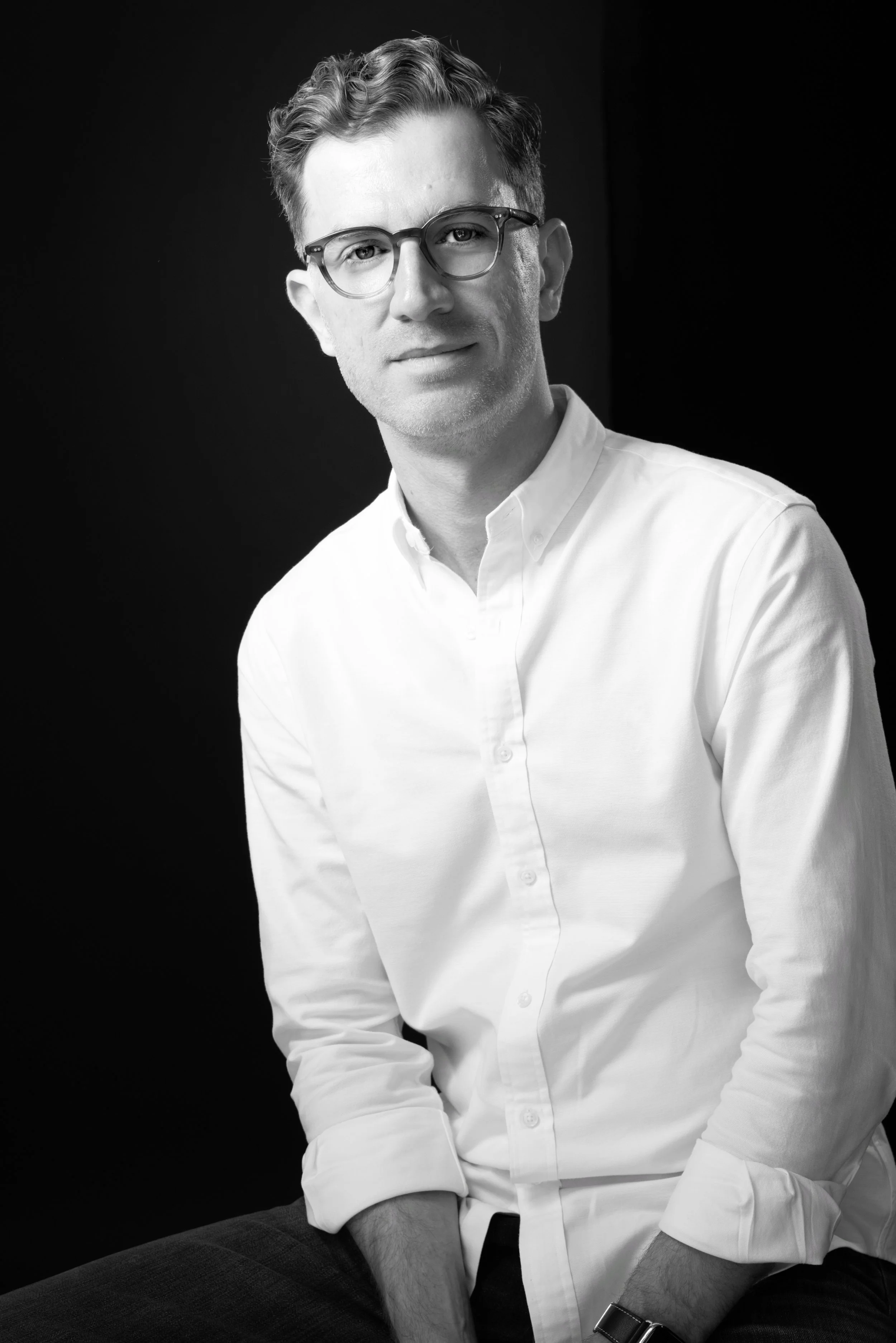 Corporate headshots in Los Angeles. Business headshot Los Angeles corporate photographer Kendo Brown, specializing in brand-building headshots for professionals, realtor headshots, corporate headshot photography, team headshots and branding for execu