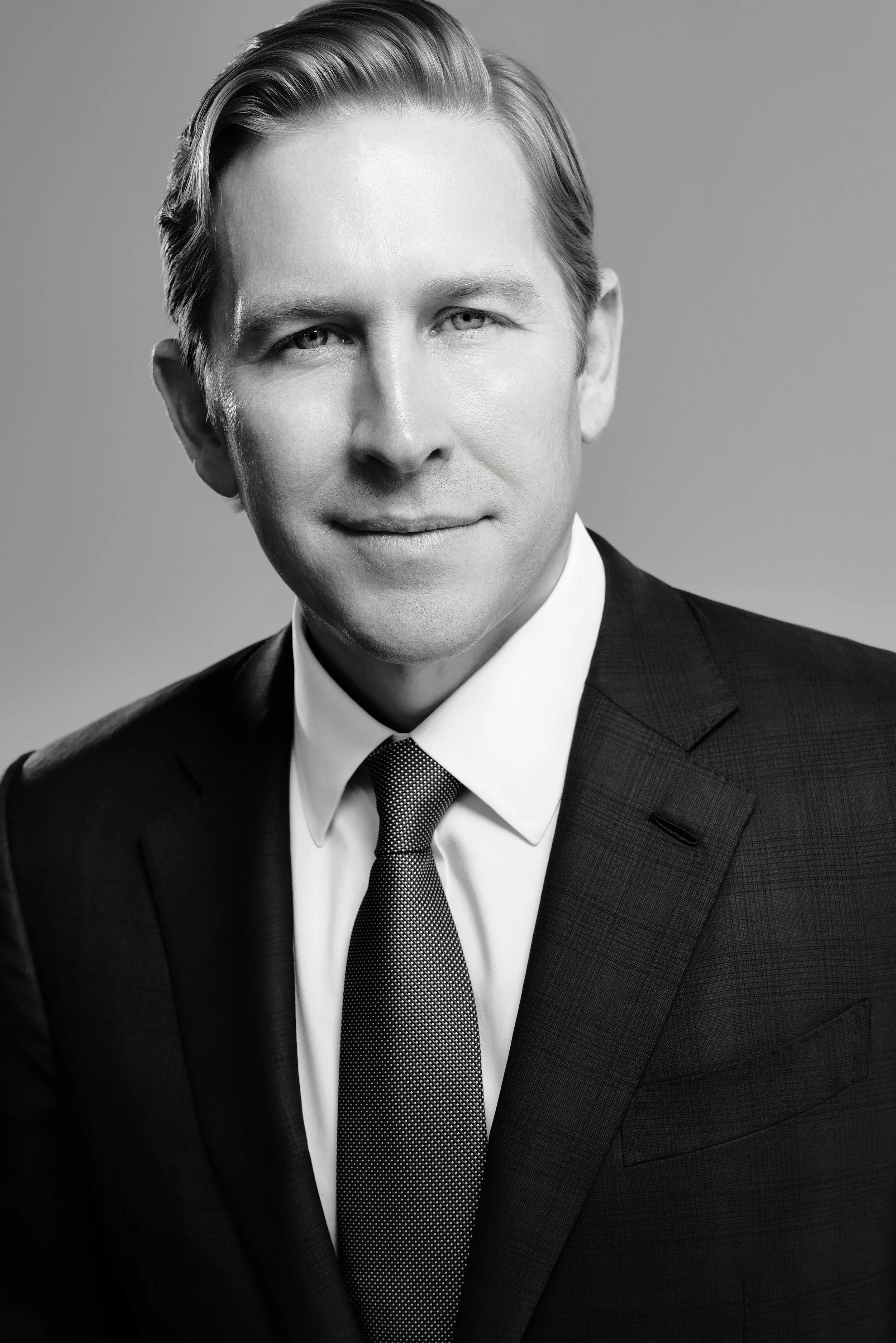 Corporate headshots in Los Angeles. Business headshot Los Angeles corporate photographer Kendo Brown, specializing in brand-building headshots for professionals, realtor headshots, corporate headshot photography, team headshots and branding for execu