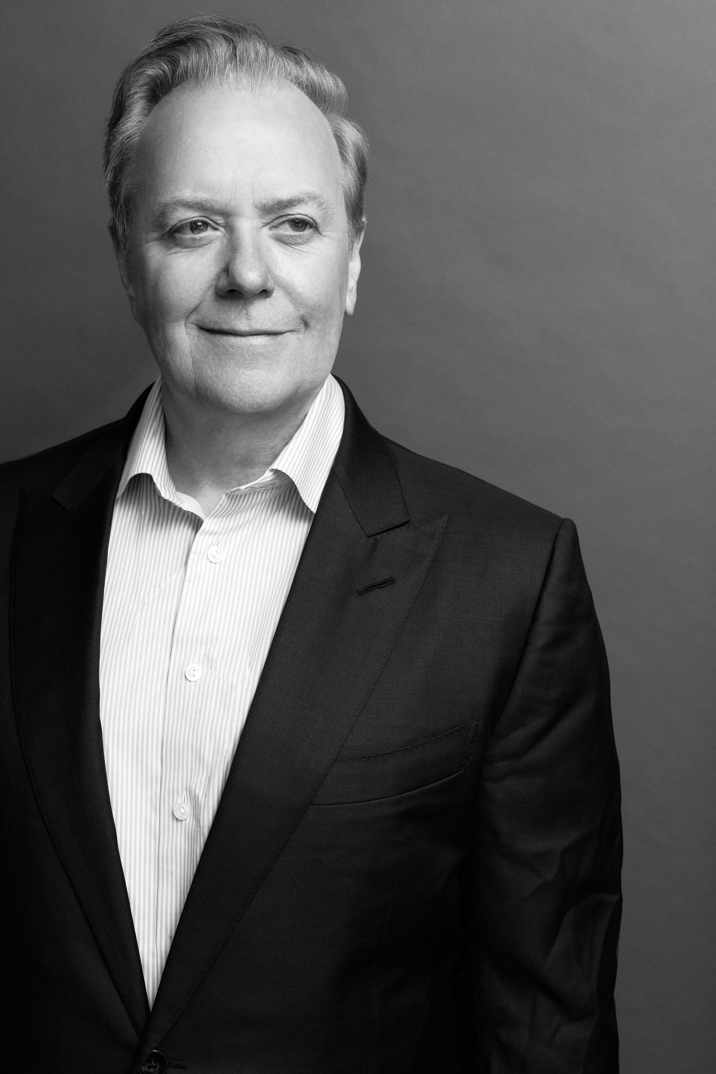 Dramatic business headshot by by top Los Angeles corporate photographer Kendo Brown, specializing in brand-building headshots for professionals, realtor headshots, corporate headshots, team headshots and branding for executives in Los Angeles 90210, 