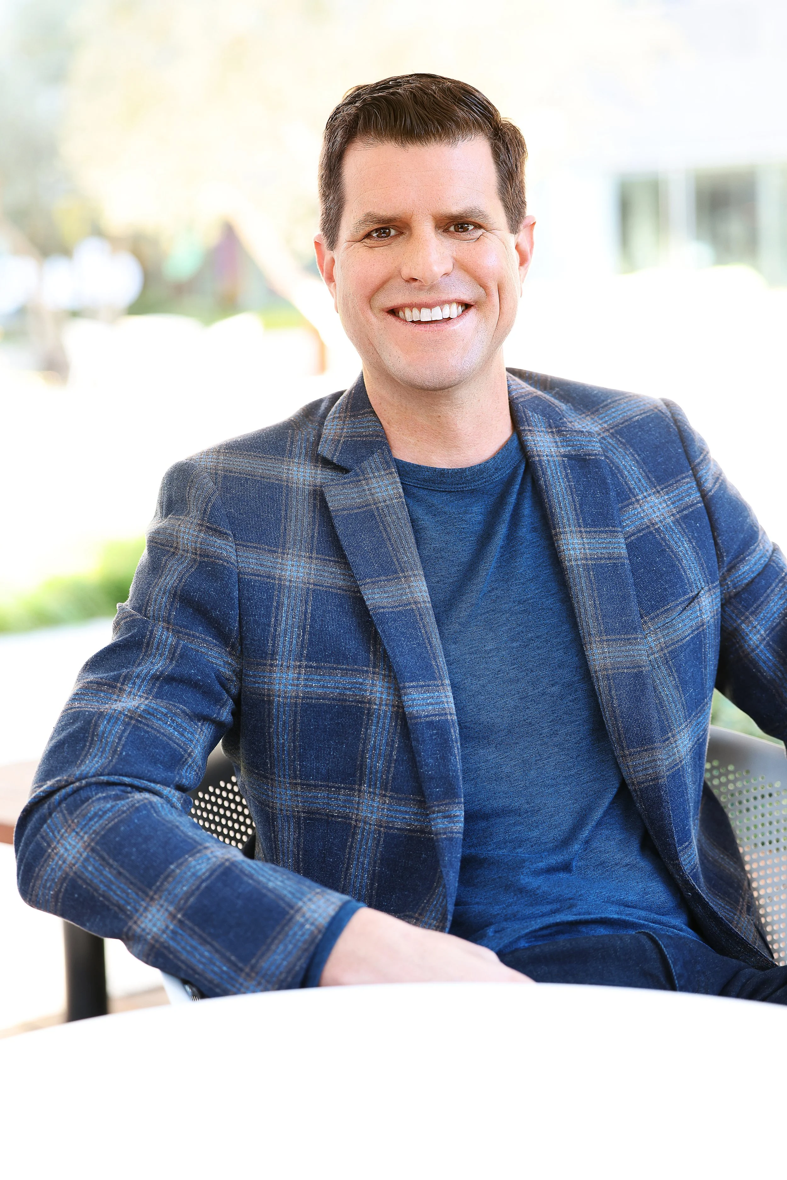 LLifestyle photo of a luxury realtor by KKenneth Dolin LA's top executive photo studio, creating one-of-a-kind luxury real estate photography and video for clients in Los Angeles, Beverly Hills and more. Branding-photography for top producing Luxury 