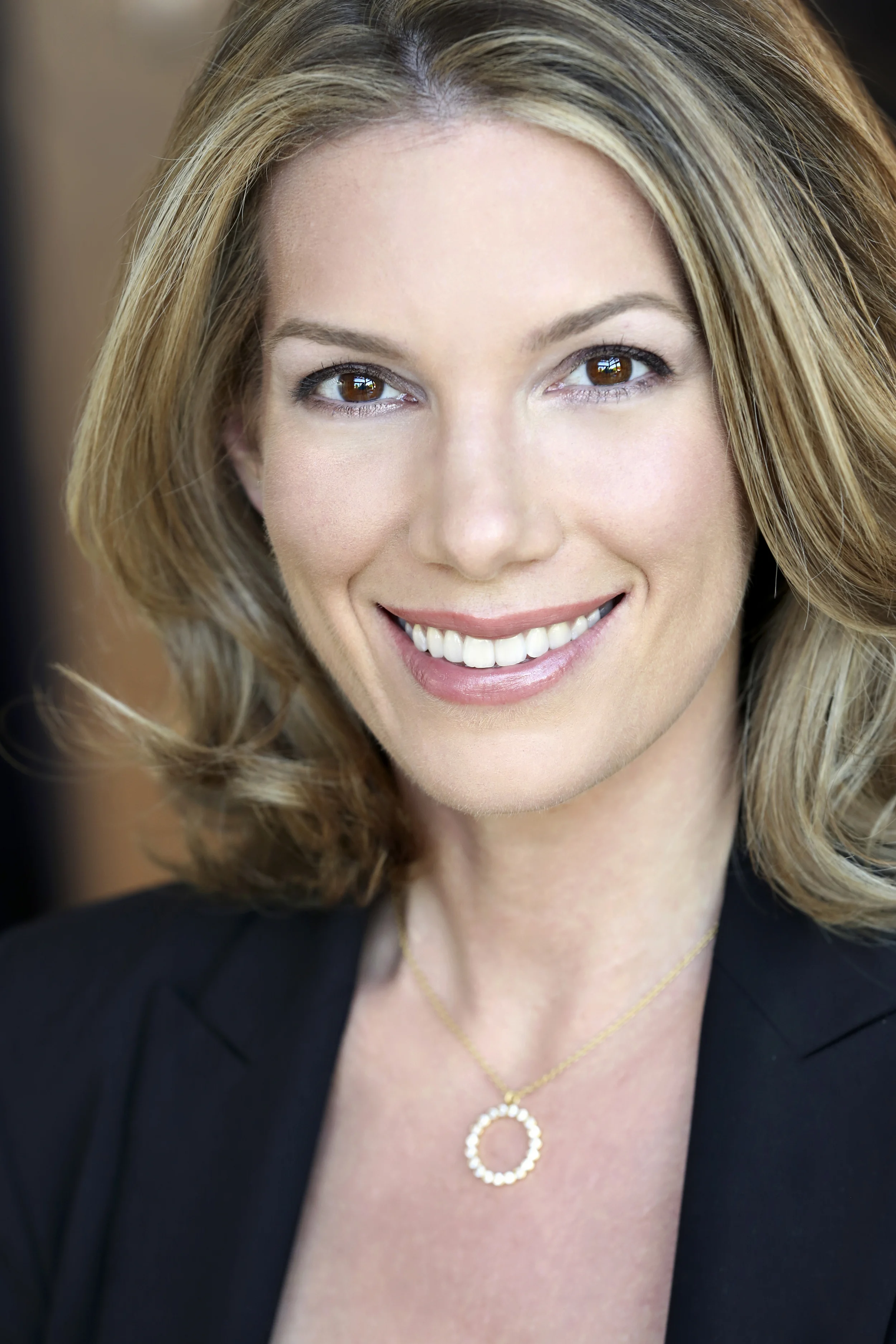 Corporate Headshots in Los Angeles. Top executive branding photo studio, images that make you stand out. Kendo Brown Photography best photo studio for realtor headshots, corporate headshots, ceo portraits, executive branding photography, personal bra