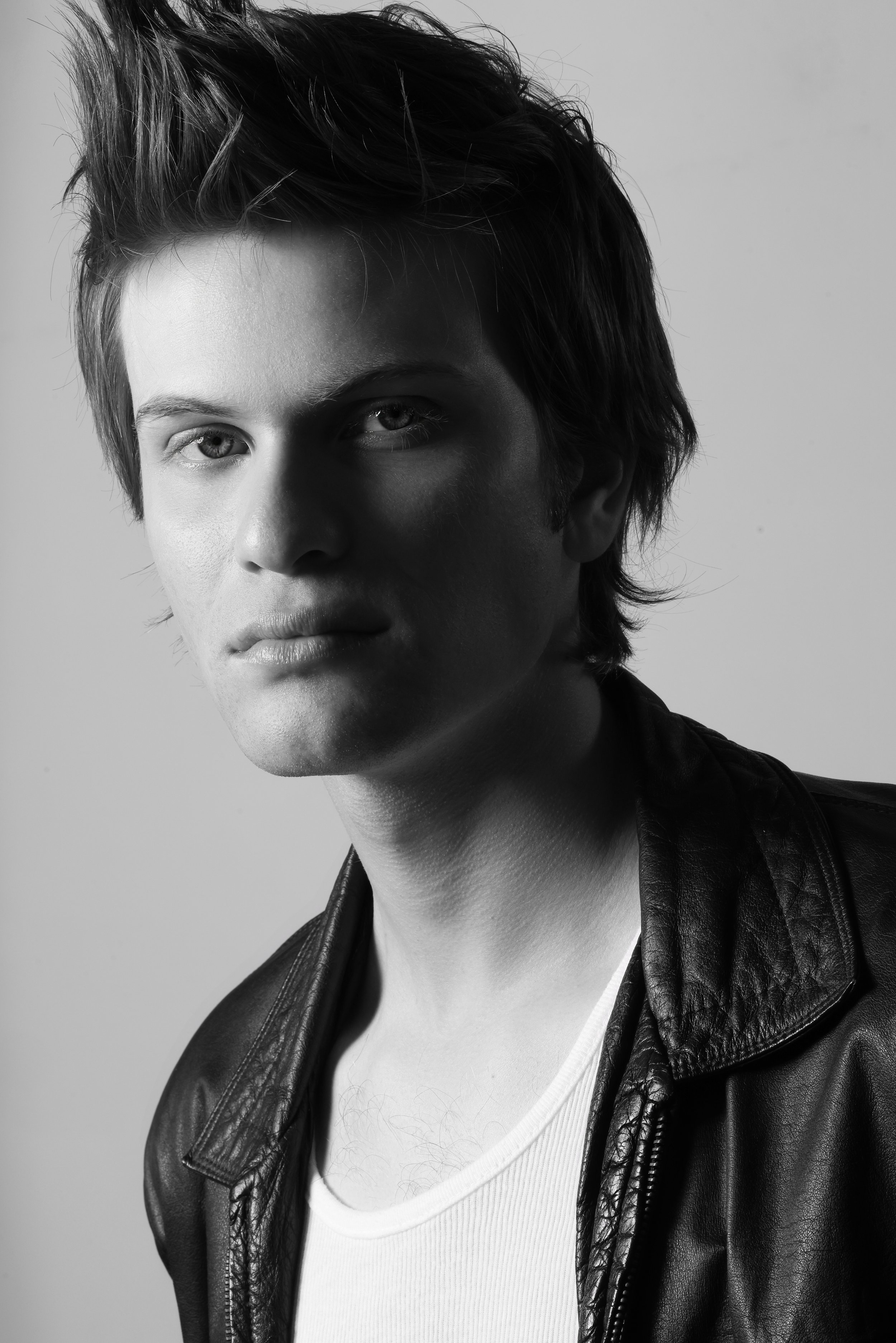 Black and white theatrical headshot by Kenneth Dolin. Top Los Angeles headshot photographer. Agency recommended headshots in Los Angeles. LA headshots. 