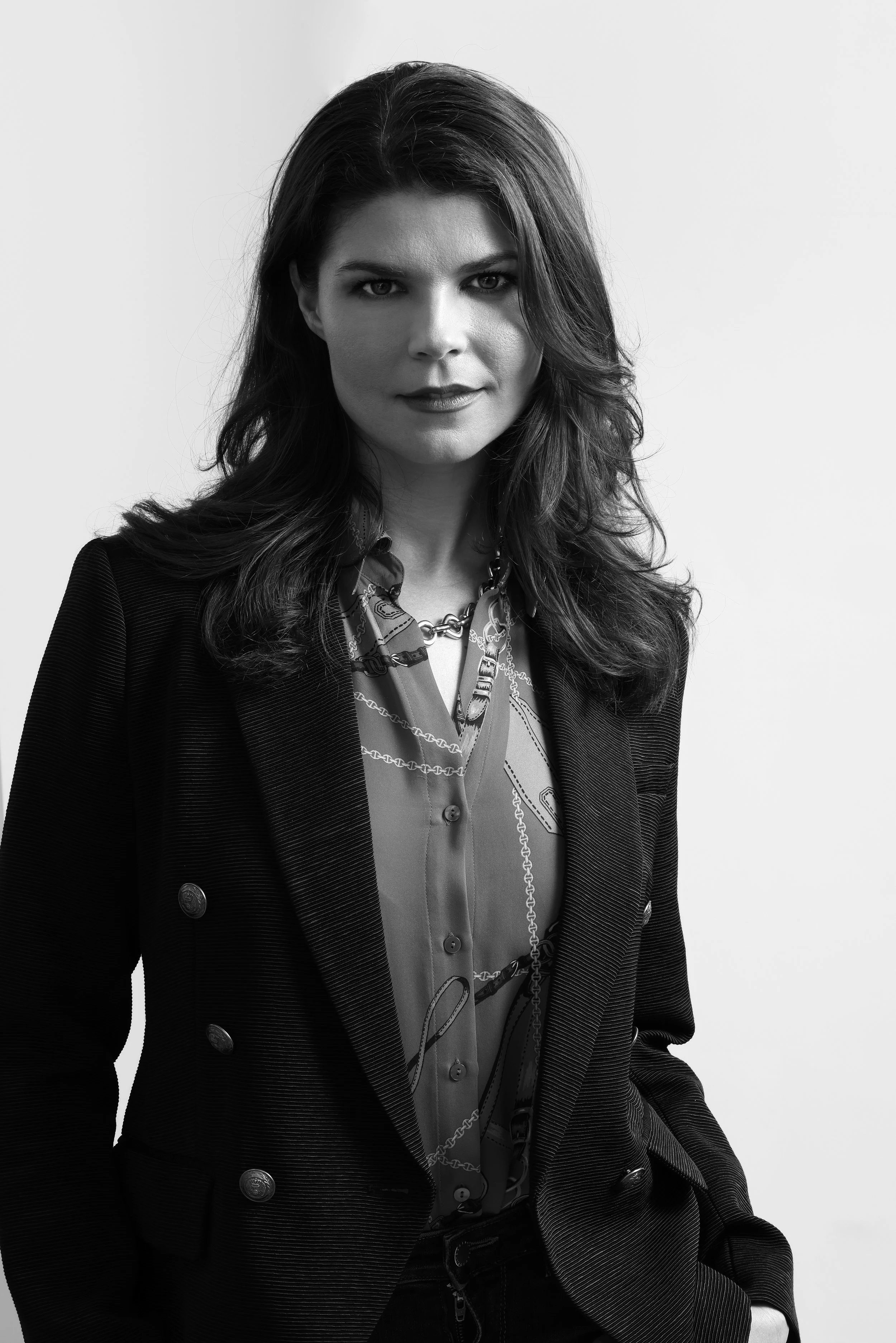 Black and white leading lady headshot by photographer Kenneth Dolin. Best acting headshots in Los Angeles, Kenneth Dolin Photography specializes in theatrical headshots for the top talent agencies in Los Angeles and the best acting teachers in Los An